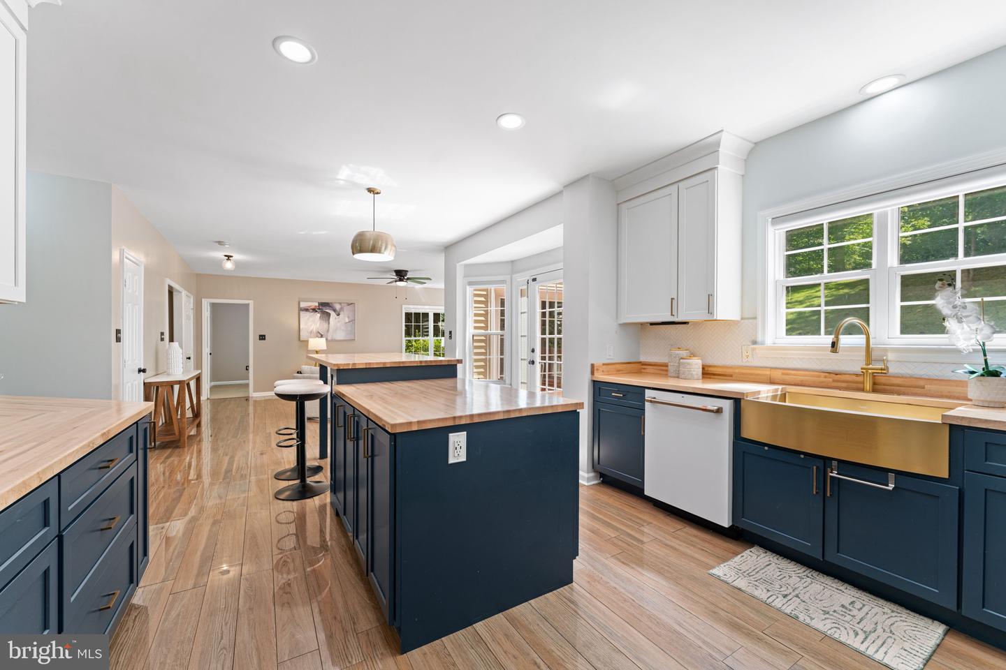 7124 DARK FOREST DR, MANASSAS, Virginia 20112, 6 Bedrooms Bedrooms, ,4 BathroomsBathrooms,Residential,For sale,7124 DARK FOREST DR,VAPW2100562 MLS # VAPW2100562