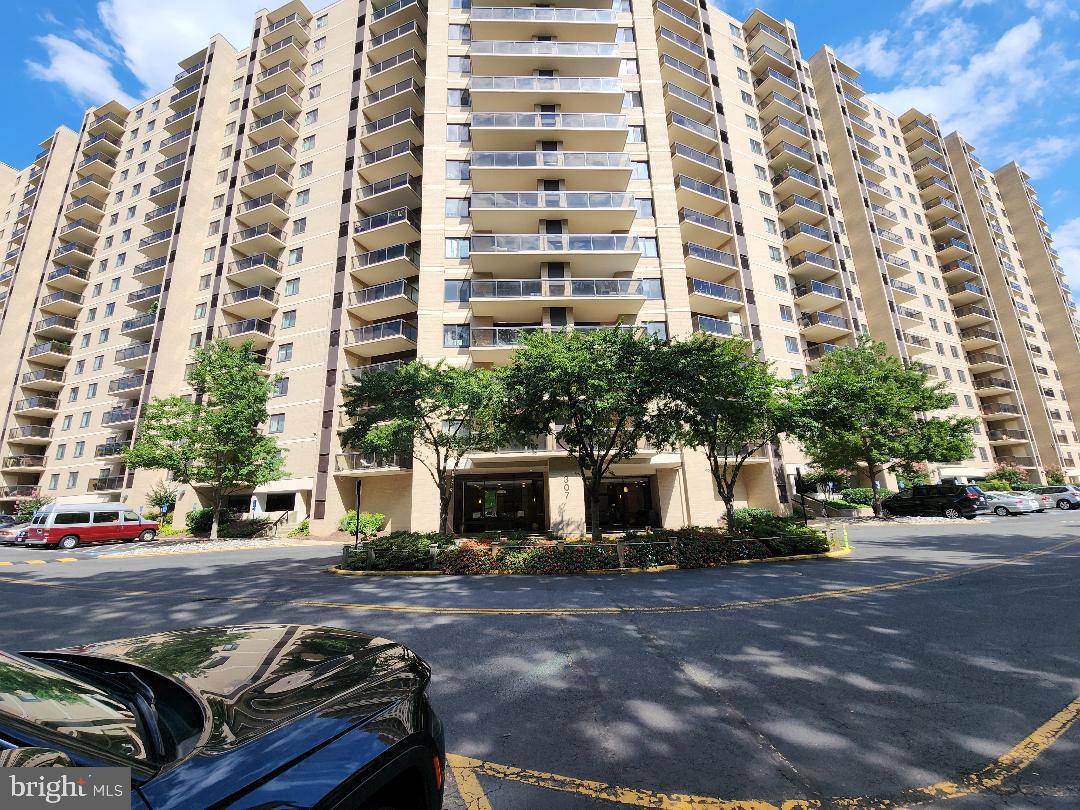 307 YOAKUM PKWY #1024, ALEXANDRIA, Virginia 22304, 2 Bedrooms Bedrooms, ,1 BathroomBathrooms,Residential,For sale,307 YOAKUM PKWY #1024,VAAX2048524 MLS # VAAX2048524