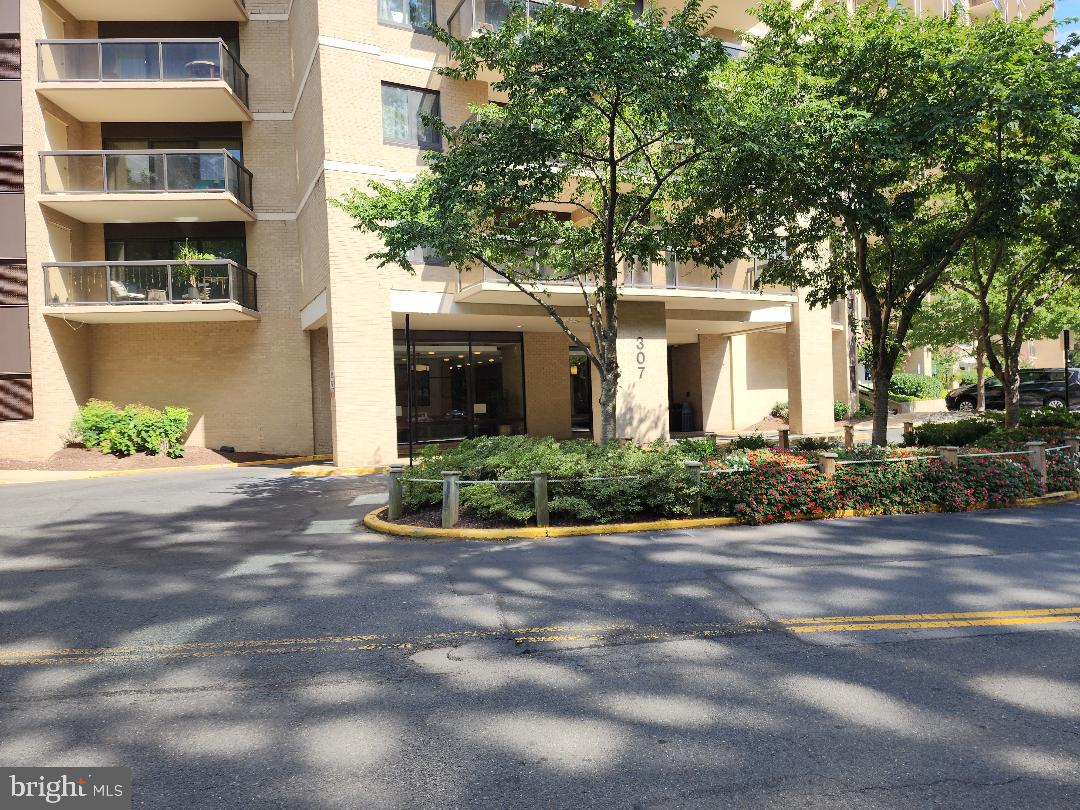 307 YOAKUM PKWY #1024, ALEXANDRIA, Virginia 22304, 2 Bedrooms Bedrooms, ,1 BathroomBathrooms,Residential,For sale,307 YOAKUM PKWY #1024,VAAX2048524 MLS # VAAX2048524