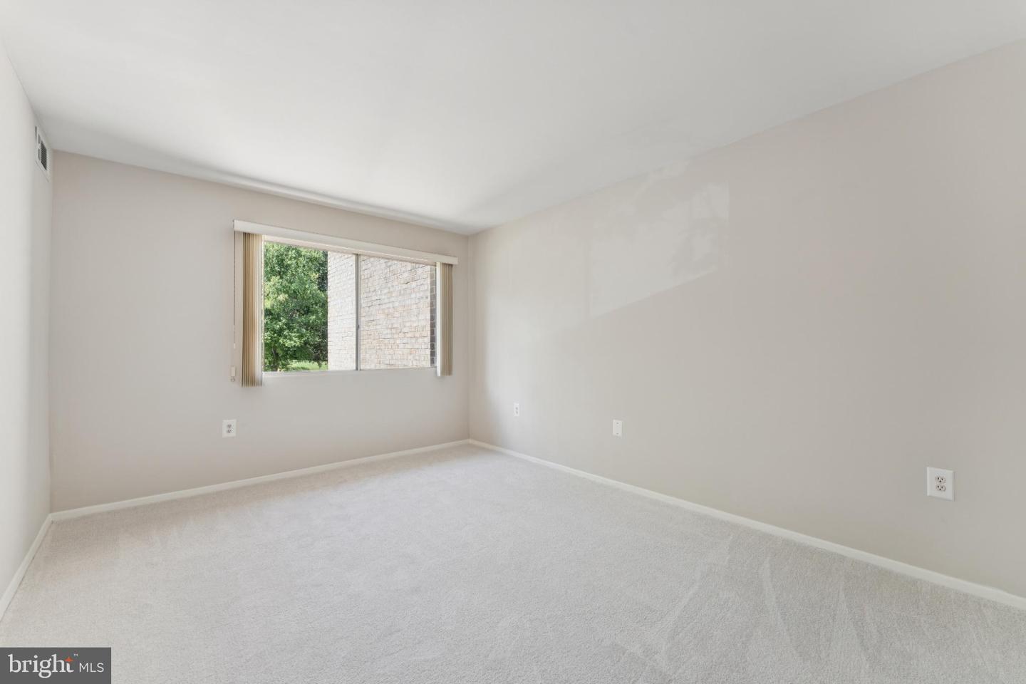 12705 DARA DR #301, WOODBRIDGE, Virginia 22192, 1 Bedroom Bedrooms, 4 Rooms Rooms,1 BathroomBathrooms,Residential,For sale,12705 DARA DR #301,VAPW2101396 MLS # VAPW2101396