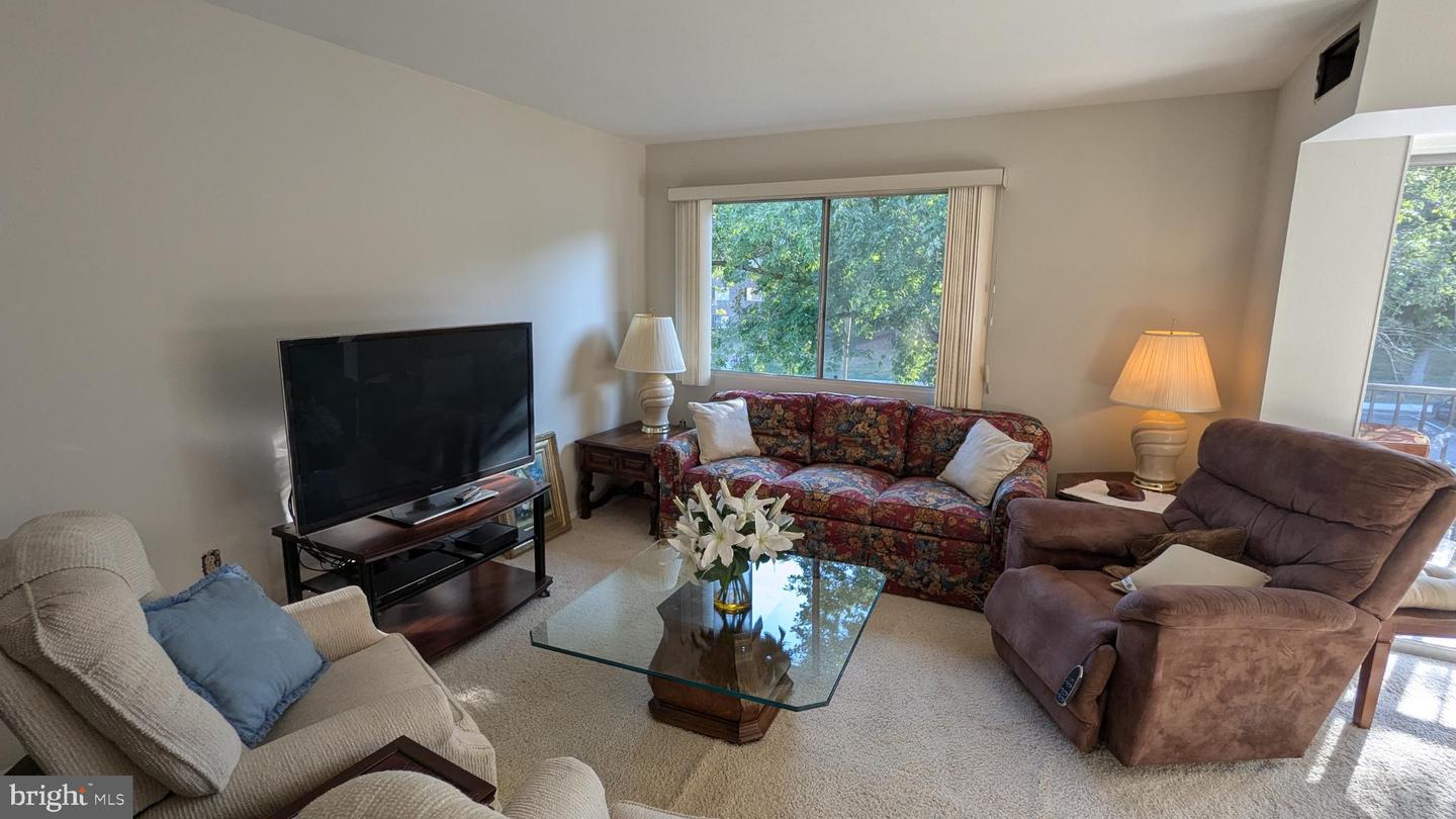 12705 DARA DR #301, WOODBRIDGE, Virginia 22192, 1 Bedroom Bedrooms, 4 Rooms Rooms,1 BathroomBathrooms,Residential,For sale,12705 DARA DR #301,VAPW2101396 MLS # VAPW2101396
