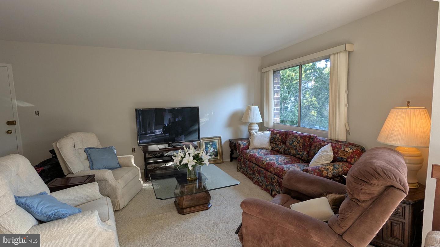 12705 DARA DR #301, WOODBRIDGE, Virginia 22192, 1 Bedroom Bedrooms, 4 Rooms Rooms,1 BathroomBathrooms,Residential,For sale,12705 DARA DR #301,VAPW2101396 MLS # VAPW2101396