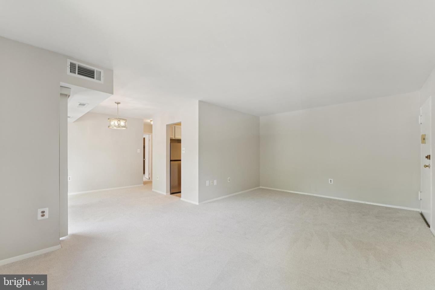 12705 DARA DR #301, WOODBRIDGE, Virginia 22192, 1 Bedroom Bedrooms, 4 Rooms Rooms,1 BathroomBathrooms,Residential,For sale,12705 DARA DR #301,VAPW2101396 MLS # VAPW2101396
