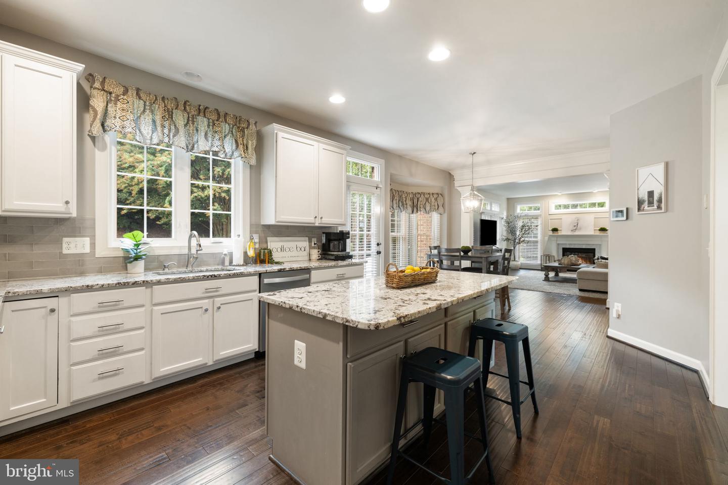 5932 AMBER RIDGE RD, HAYMARKET, Virginia 20169, 4 Bedrooms Bedrooms, 10 Rooms Rooms,4 BathroomsBathrooms,Residential,For sale,5932 AMBER RIDGE RD,VAPW2101490 MLS # VAPW2101490