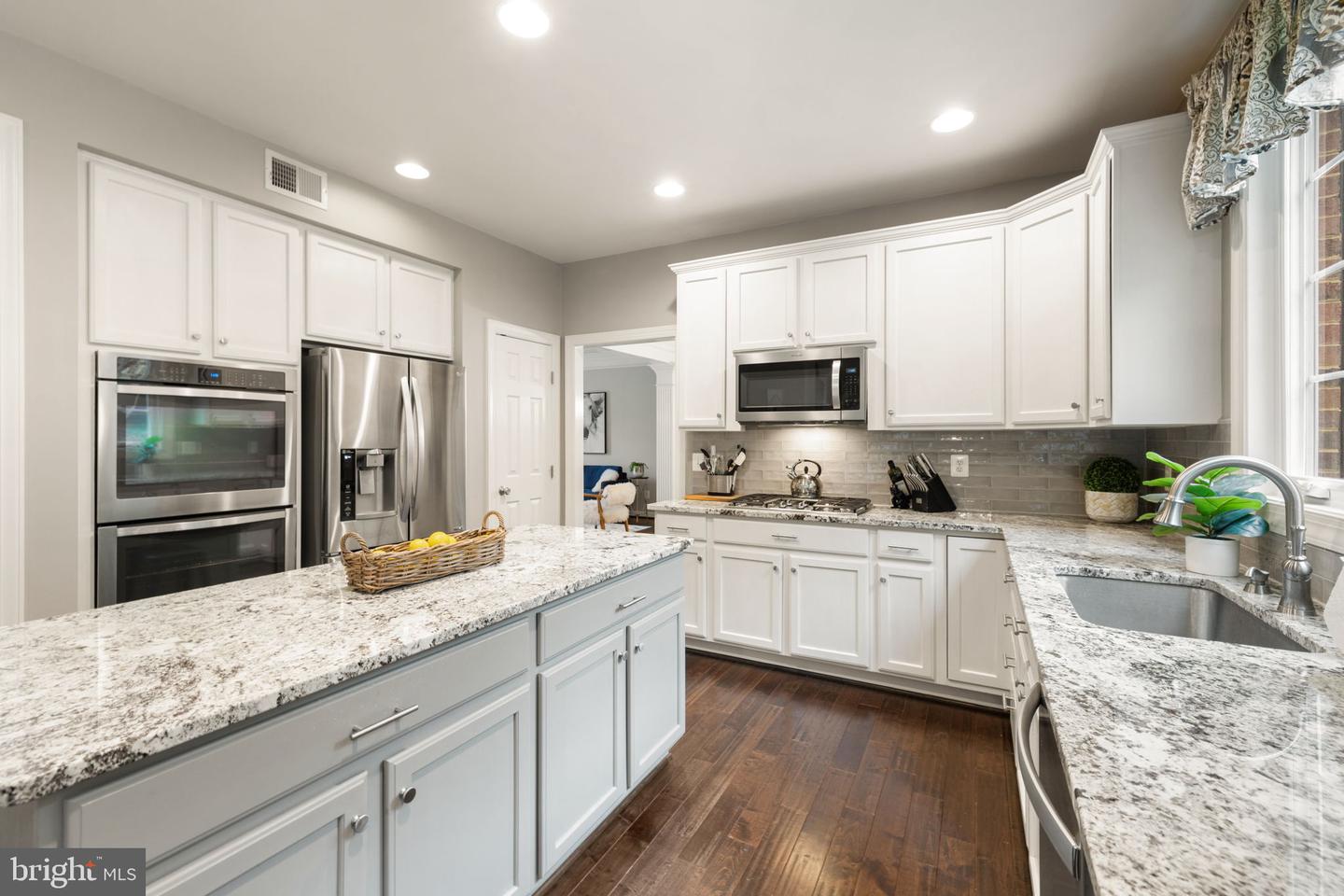 5932 AMBER RIDGE RD, HAYMARKET, Virginia 20169, 4 Bedrooms Bedrooms, 10 Rooms Rooms,4 BathroomsBathrooms,Residential,For sale,5932 AMBER RIDGE RD,VAPW2101490 MLS # VAPW2101490