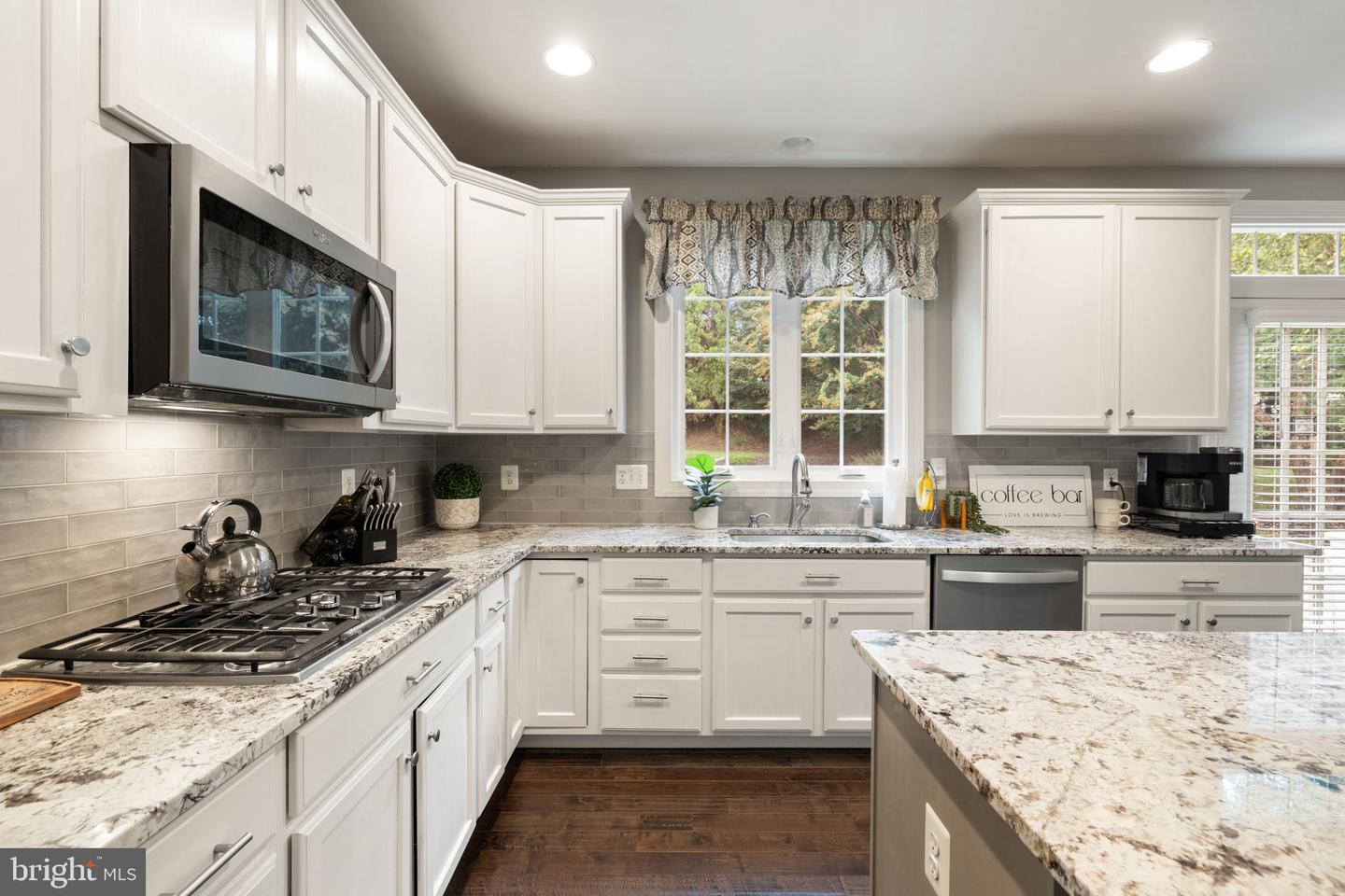 5932 AMBER RIDGE RD, HAYMARKET, Virginia 20169, 4 Bedrooms Bedrooms, 10 Rooms Rooms,4 BathroomsBathrooms,Residential,For sale,5932 AMBER RIDGE RD,VAPW2101490 MLS # VAPW2101490