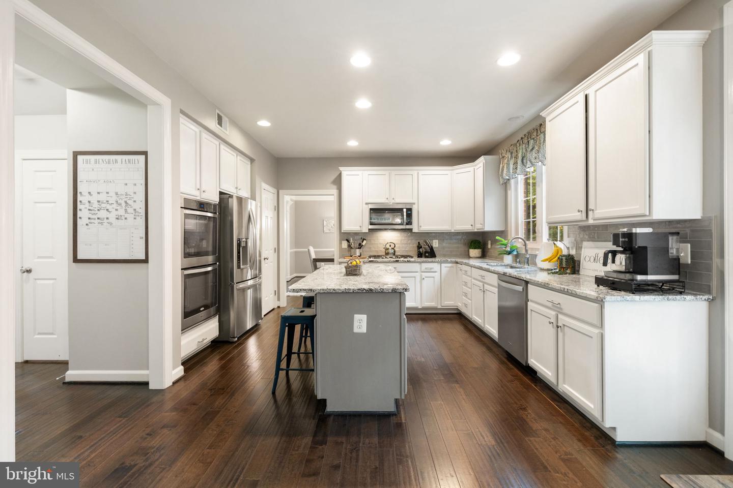 5932 AMBER RIDGE RD, HAYMARKET, Virginia 20169, 4 Bedrooms Bedrooms, 10 Rooms Rooms,4 BathroomsBathrooms,Residential,For sale,5932 AMBER RIDGE RD,VAPW2101490 MLS # VAPW2101490