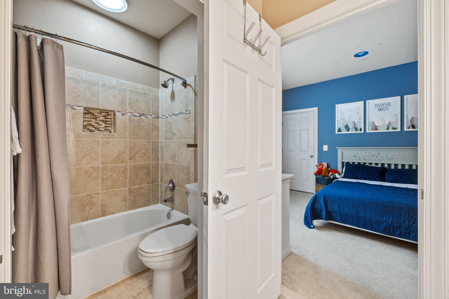 5932 AMBER RIDGE RD, HAYMARKET, Virginia 20169, 4 Bedrooms Bedrooms, 10 Rooms Rooms,4 BathroomsBathrooms,Residential,For sale,5932 AMBER RIDGE RD,VAPW2101490 MLS # VAPW2101490