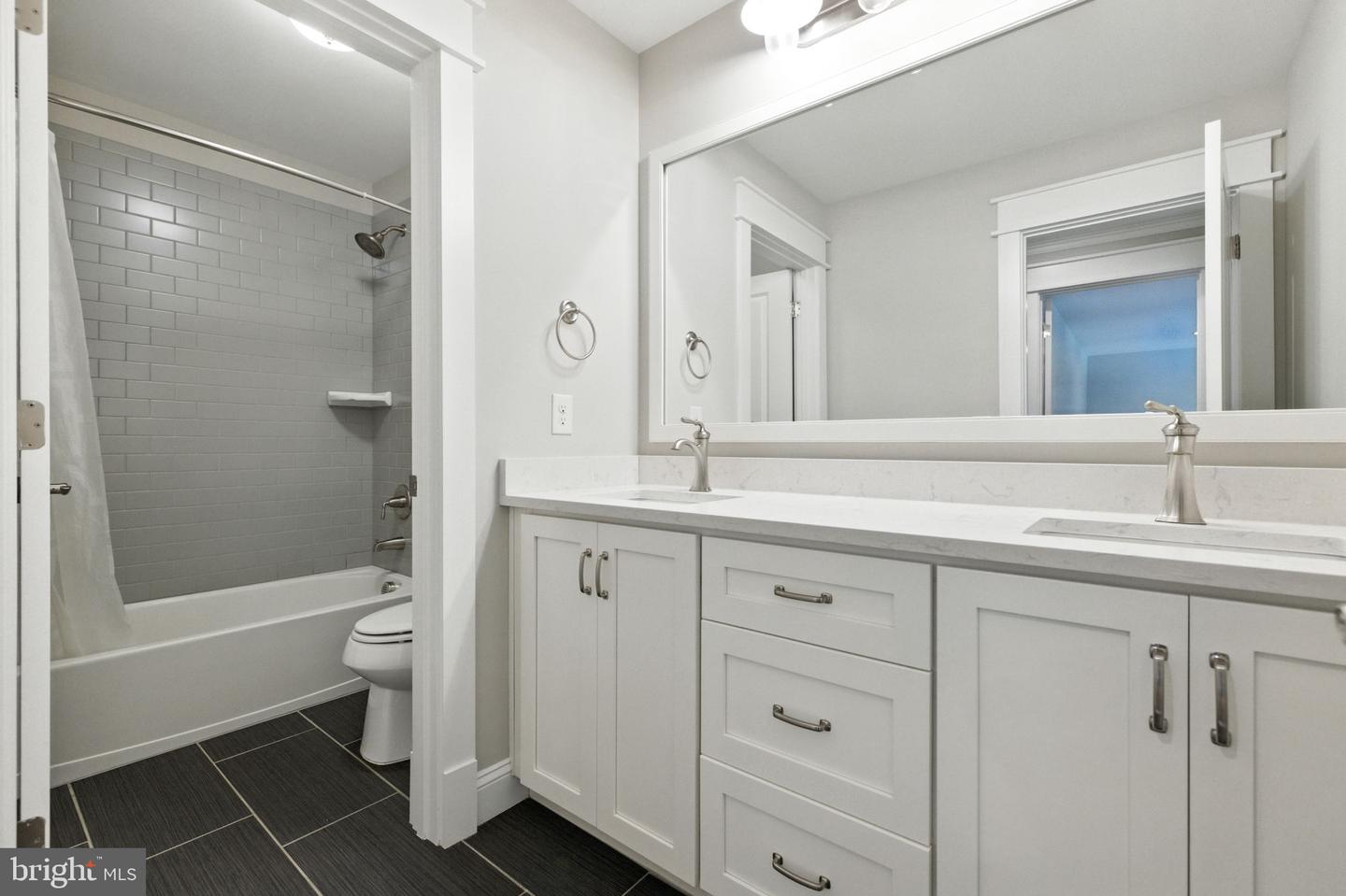 8617 DIXIE PL, MCLEAN, Virginia 22102, 6 Bedrooms Bedrooms, ,5 BathroomsBathrooms,Residential,For sale,8617 DIXIE PL,VAFX2261402 MLS # VAFX2261402