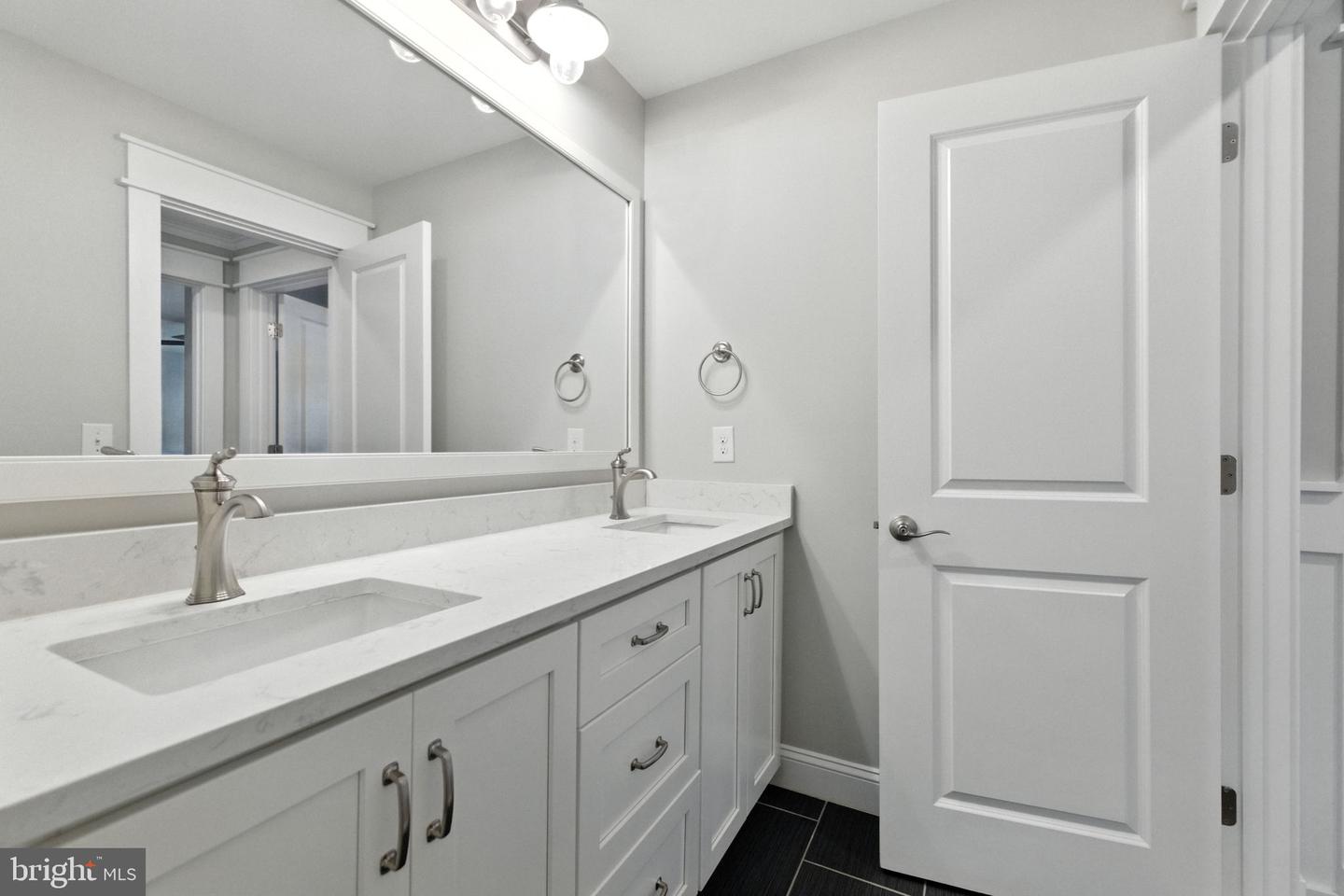 8617 DIXIE PL, MCLEAN, Virginia 22102, 6 Bedrooms Bedrooms, ,5 BathroomsBathrooms,Residential,For sale,8617 DIXIE PL,VAFX2261402 MLS # VAFX2261402