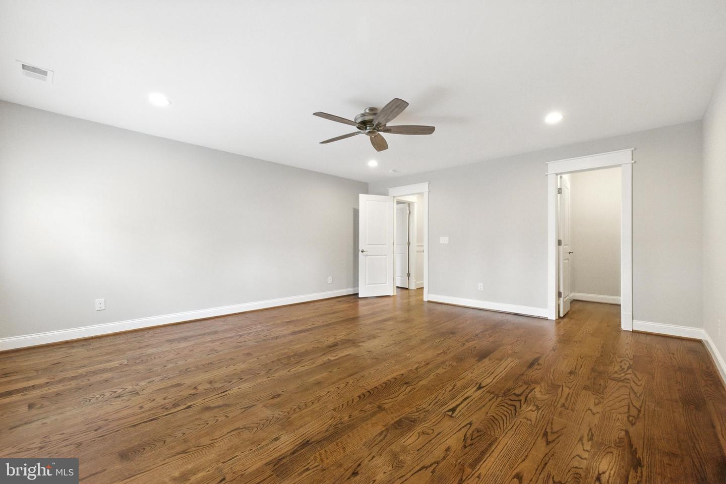 8617 DIXIE PL, MCLEAN, Virginia 22102, 6 Bedrooms Bedrooms, ,5 BathroomsBathrooms,Residential,For sale,8617 DIXIE PL,VAFX2261402 MLS # VAFX2261402