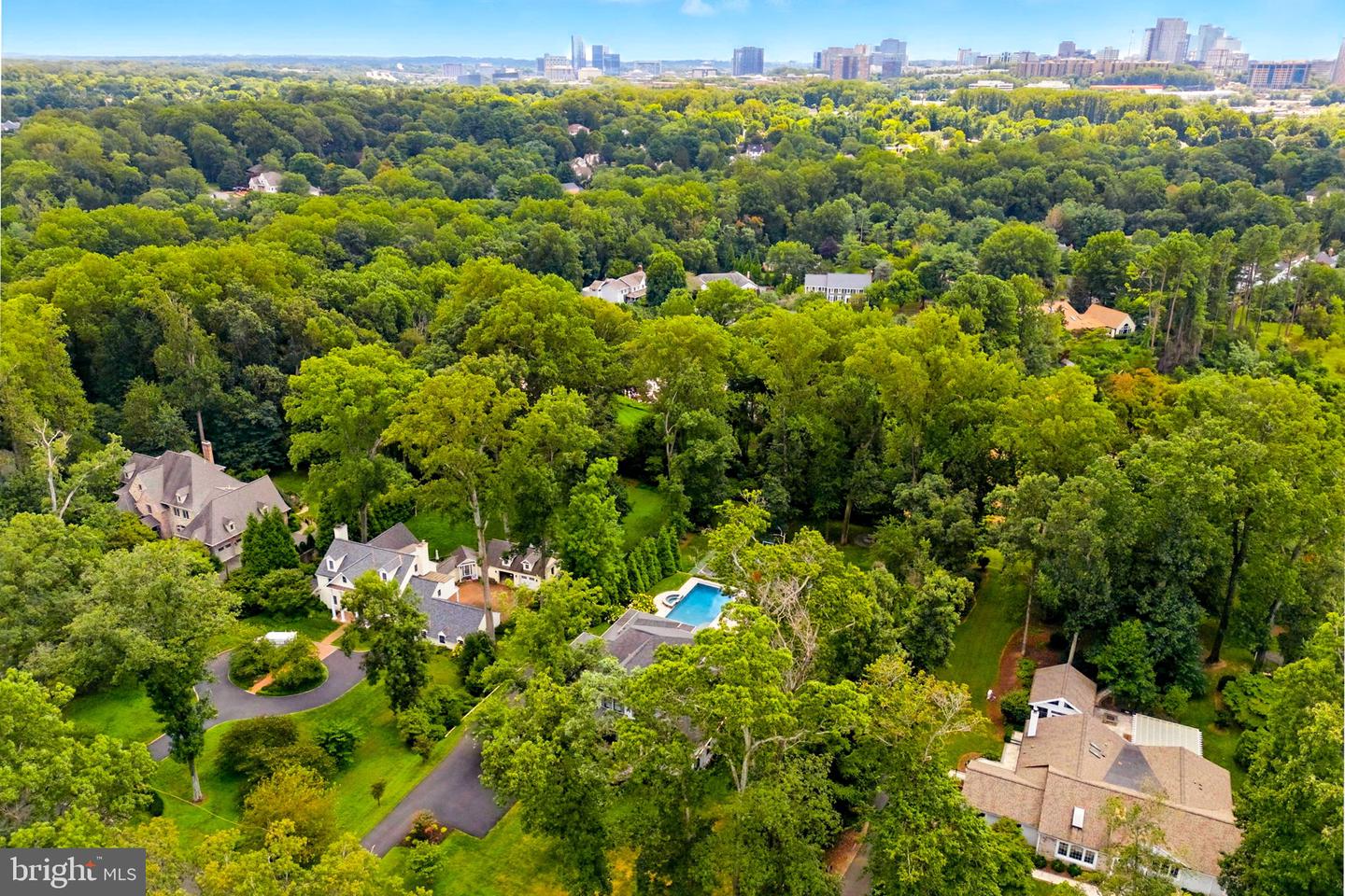 8617 DIXIE PL, MCLEAN, Virginia 22102, 6 Bedrooms Bedrooms, ,5 BathroomsBathrooms,Residential,For sale,8617 DIXIE PL,VAFX2261402 MLS # VAFX2261402