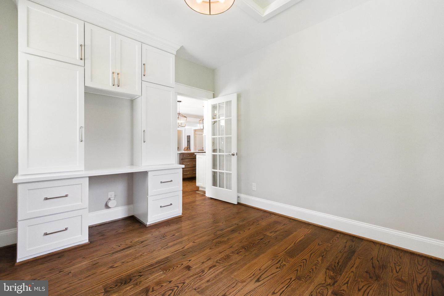 8617 DIXIE PL, MCLEAN, Virginia 22102, 6 Bedrooms Bedrooms, ,5 BathroomsBathrooms,Residential,For sale,8617 DIXIE PL,VAFX2261402 MLS # VAFX2261402