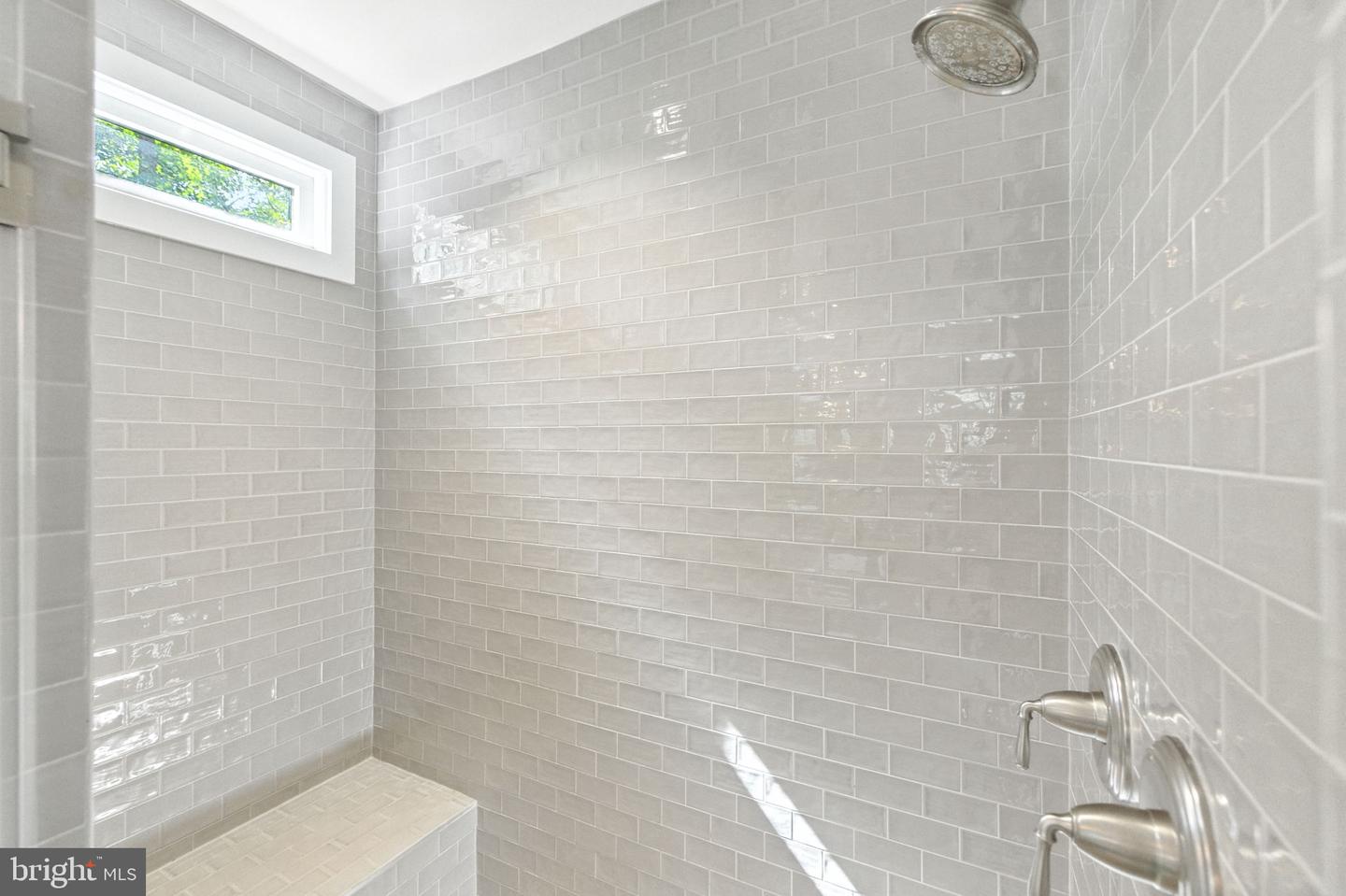 8617 DIXIE PL, MCLEAN, Virginia 22102, 6 Bedrooms Bedrooms, ,5 BathroomsBathrooms,Residential,For sale,8617 DIXIE PL,VAFX2261402 MLS # VAFX2261402