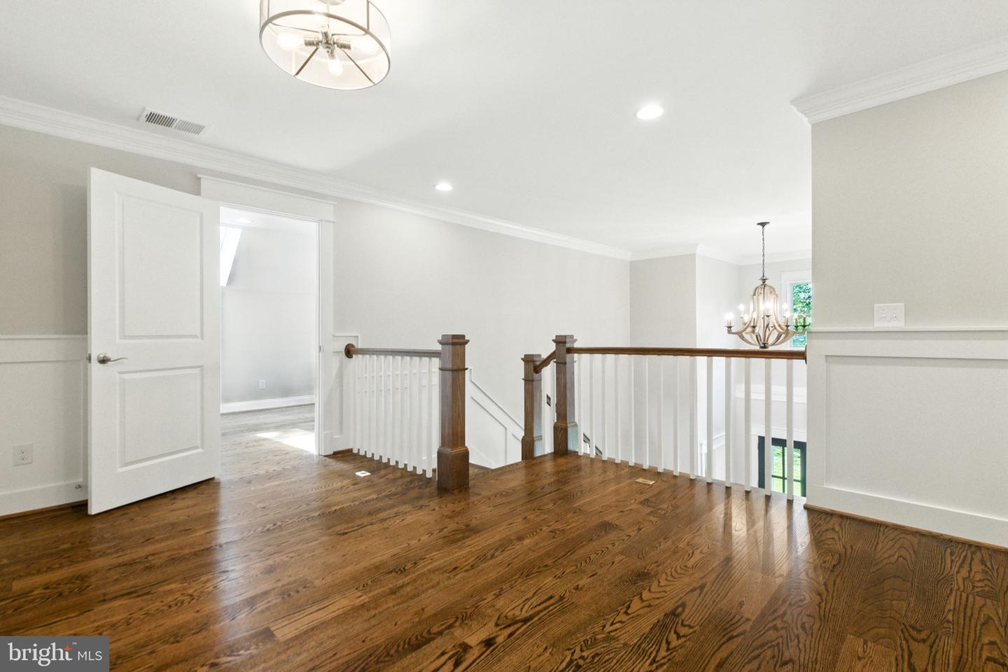 8617 DIXIE PL, MCLEAN, Virginia 22102, 6 Bedrooms Bedrooms, ,5 BathroomsBathrooms,Residential,For sale,8617 DIXIE PL,VAFX2261402 MLS # VAFX2261402