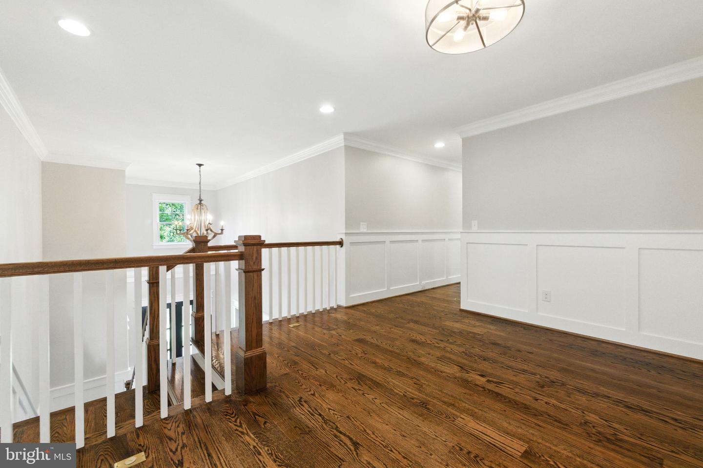 8617 DIXIE PL, MCLEAN, Virginia 22102, 6 Bedrooms Bedrooms, ,5 BathroomsBathrooms,Residential,For sale,8617 DIXIE PL,VAFX2261402 MLS # VAFX2261402