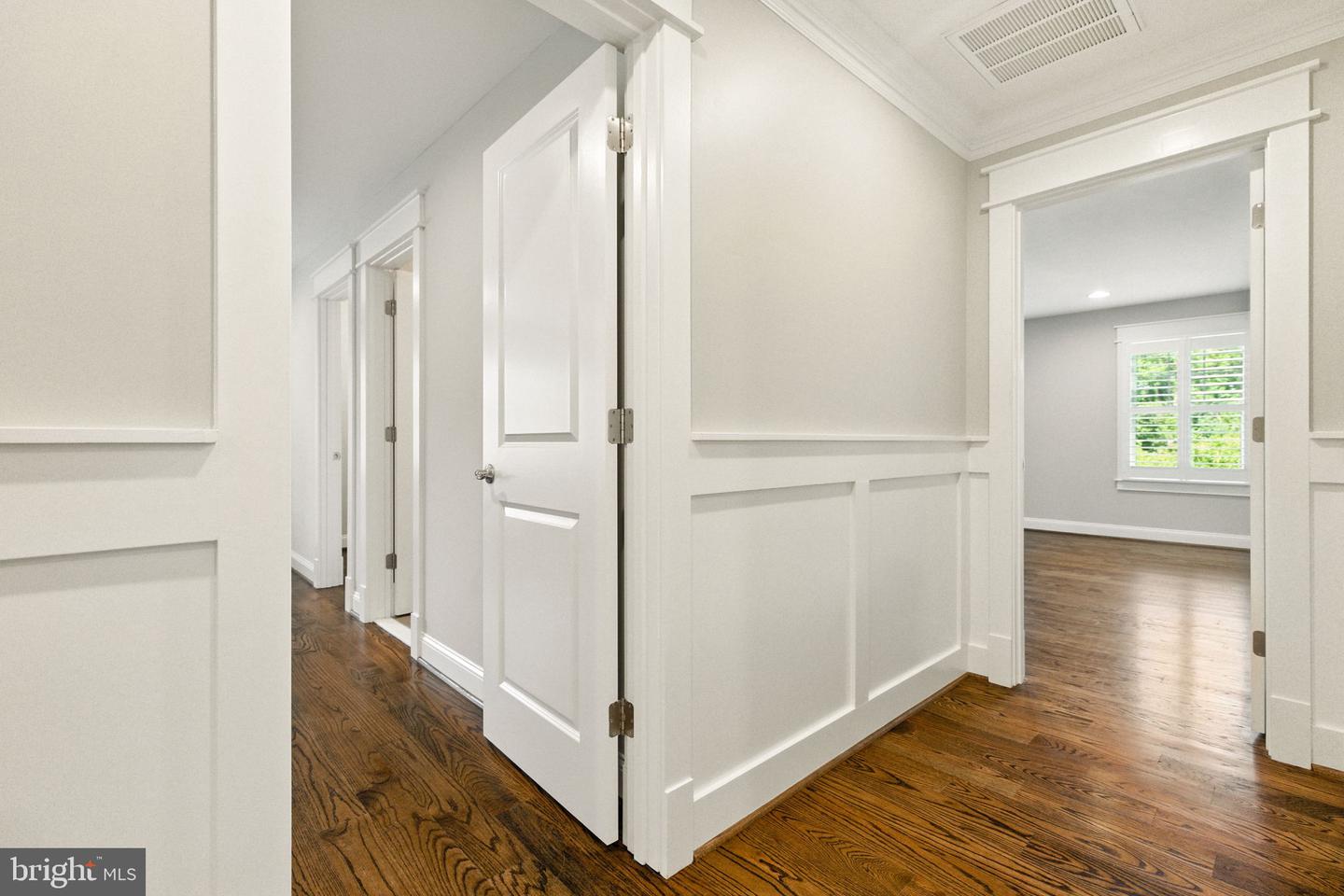 8617 DIXIE PL, MCLEAN, Virginia 22102, 6 Bedrooms Bedrooms, ,5 BathroomsBathrooms,Residential,For sale,8617 DIXIE PL,VAFX2261402 MLS # VAFX2261402