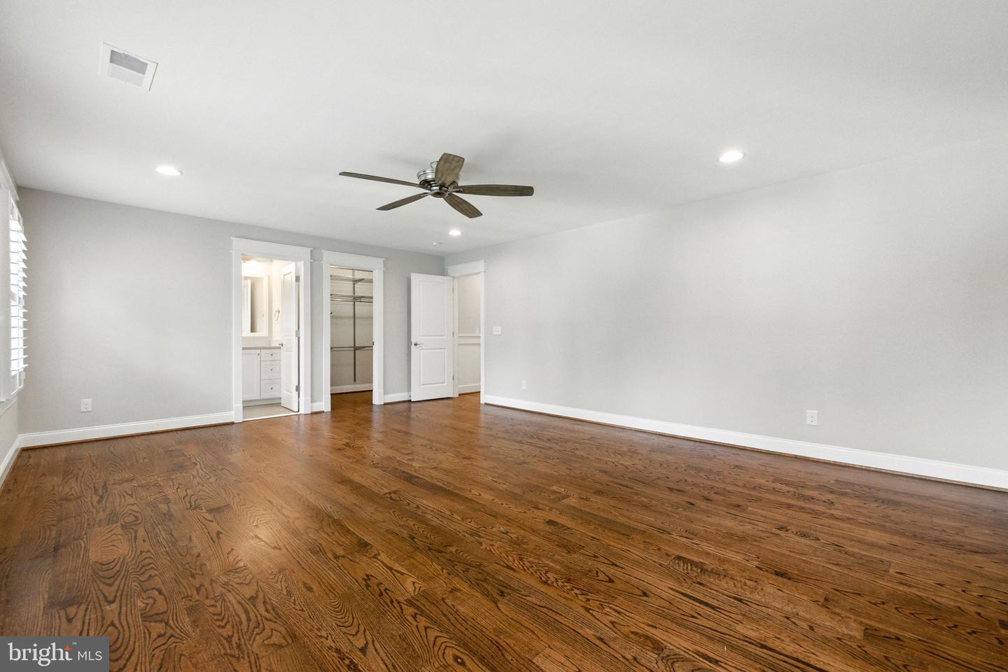 8617 DIXIE PL, MCLEAN, Virginia 22102, 6 Bedrooms Bedrooms, ,5 BathroomsBathrooms,Residential,For sale,8617 DIXIE PL,VAFX2261402 MLS # VAFX2261402