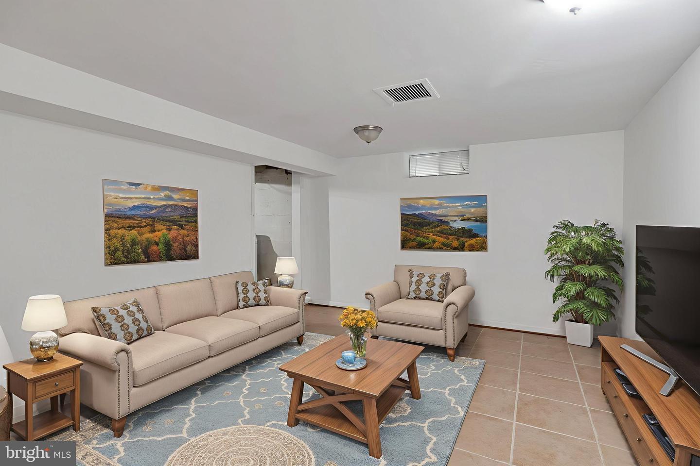 2826 JEFFERSON DR, ALEXANDRIA, Virginia 22303, 2 Bedrooms Bedrooms, ,1 BathroomBathrooms,Residential,For sale,2826 JEFFERSON DR,VAFX2262276 MLS # VAFX2262276