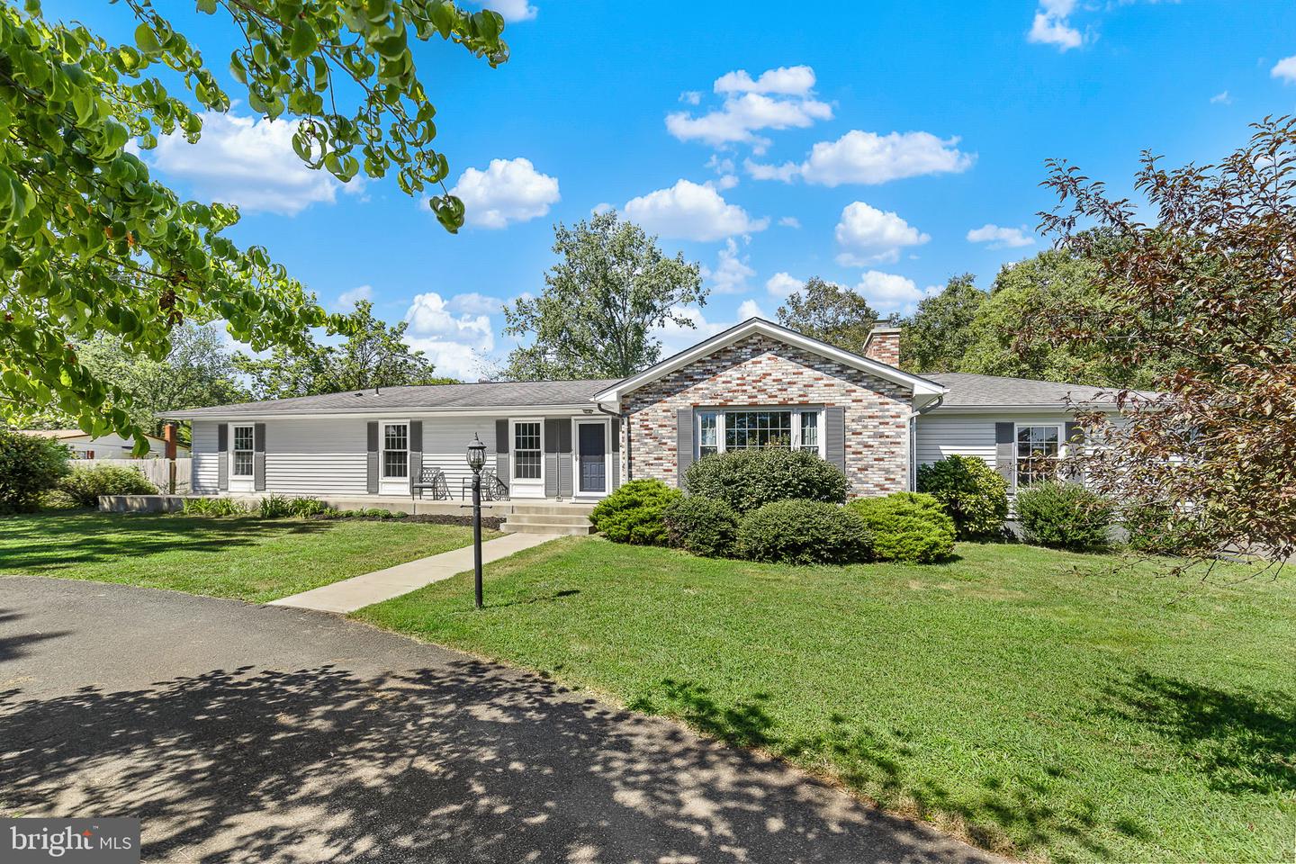 11108 & 11106 LONESOME RD, NOKESVILLE, Virginia 20181, 3 Bedrooms Bedrooms, 11 Rooms Rooms,2 BathroomsBathrooms,Residential,For sale,11108 & 11106 LONESOME RD,VAPW2101996 MLS # VAPW2101996