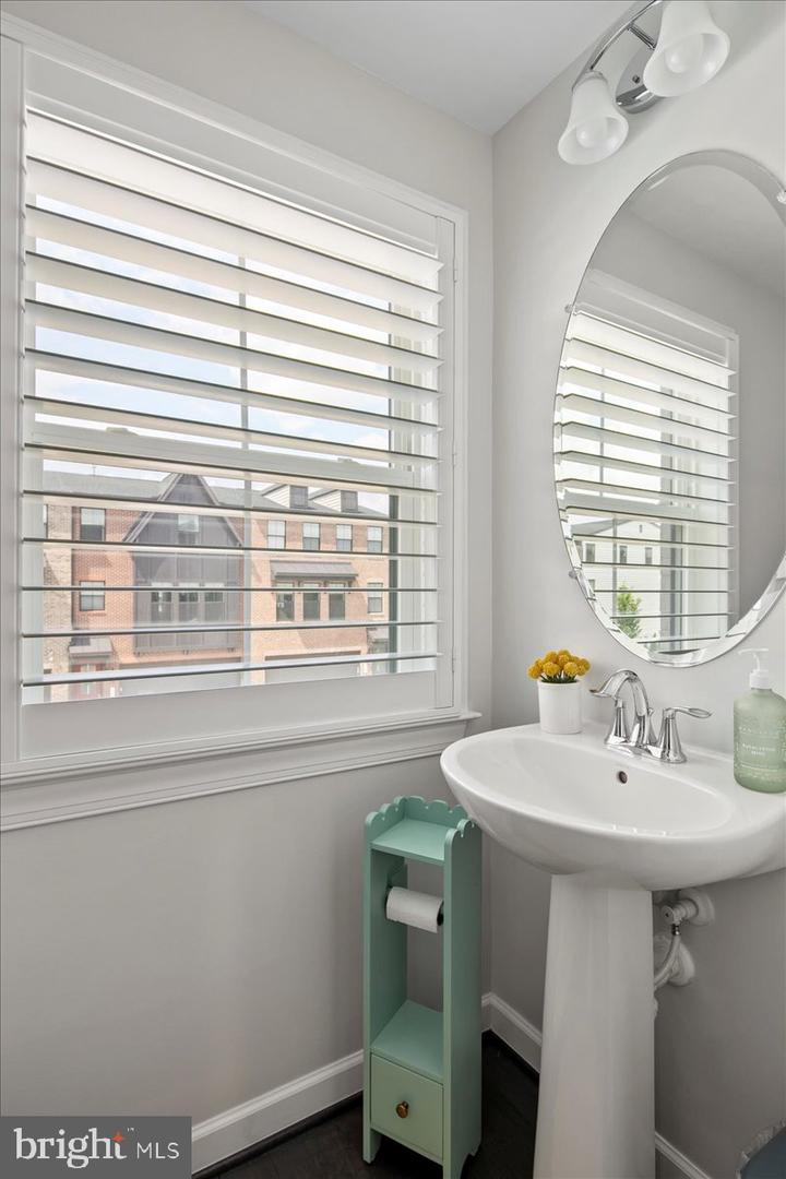 8125 BOCK FARM PL, ALEXANDRIA, Virginia 22306, 4 Bedrooms Bedrooms, ,3 BathroomsBathrooms,Residential,For sale,8125 BOCK FARM PL,VAFX2262346 MLS # VAFX2262346