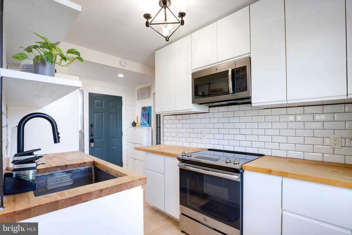 2625 3RD ST NE #203, WASHINGTON, District Of Columbia 20002, 2 Bedrooms Bedrooms, ,1 BathroomBathrooms,Residential,For sale,2625 3RD ST NE #203,DCDC2216020 MLS # DCDC2216020