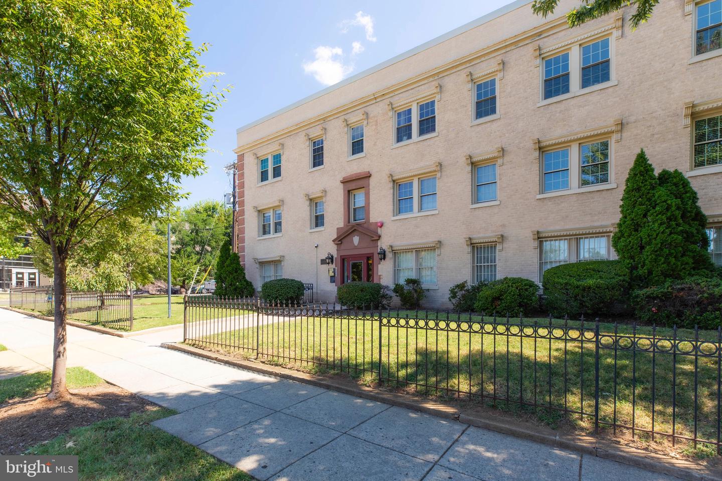 2625 3RD ST NE #203, WASHINGTON, District Of Columbia 20002, 2 Bedrooms Bedrooms, ,1 BathroomBathrooms,Residential,For sale,2625 3RD ST NE #203,DCDC2216020 MLS # DCDC2216020