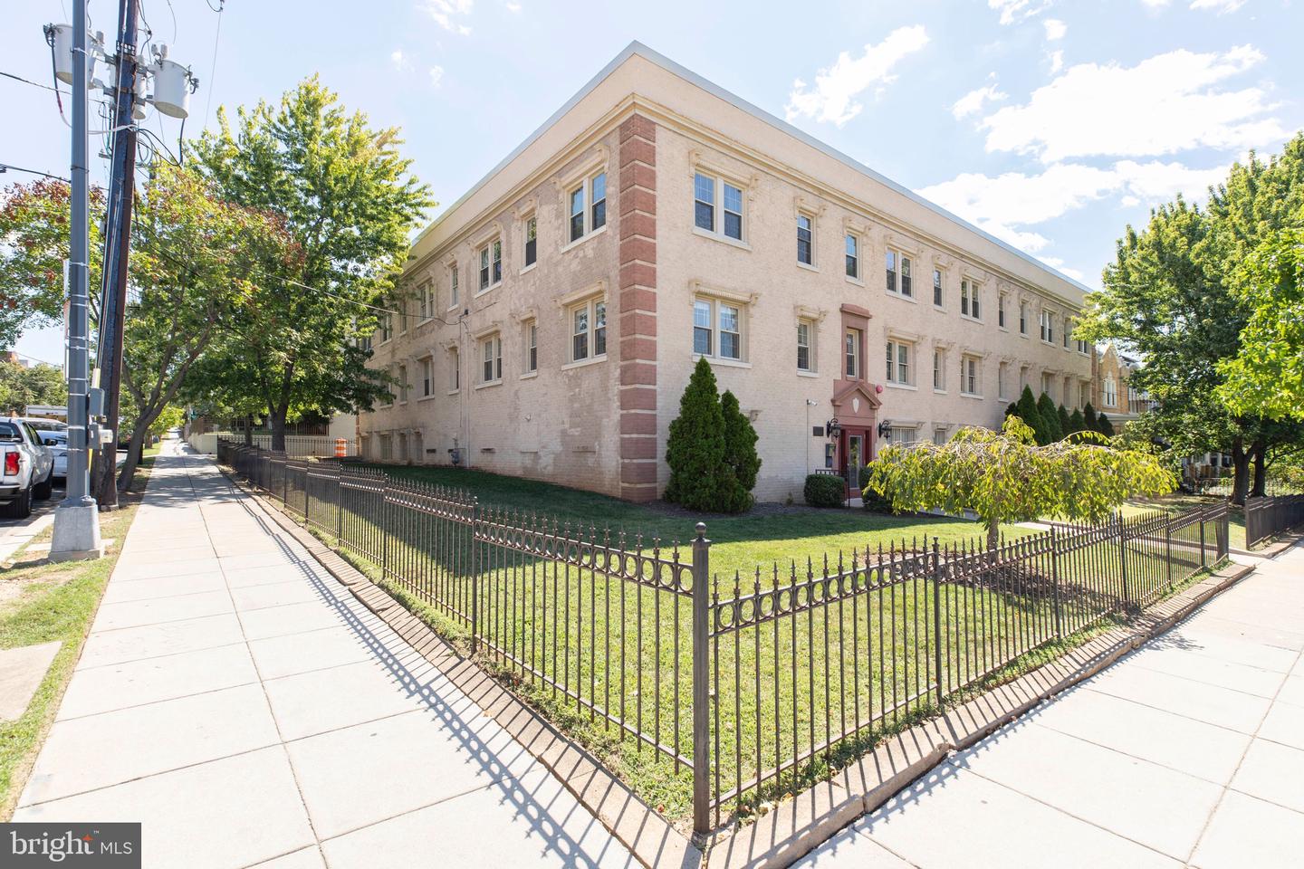 2625 3RD ST NE #203, WASHINGTON, District Of Columbia 20002, 2 Bedrooms Bedrooms, ,1 BathroomBathrooms,Residential,For sale,2625 3RD ST NE #203,DCDC2216020 MLS # DCDC2216020