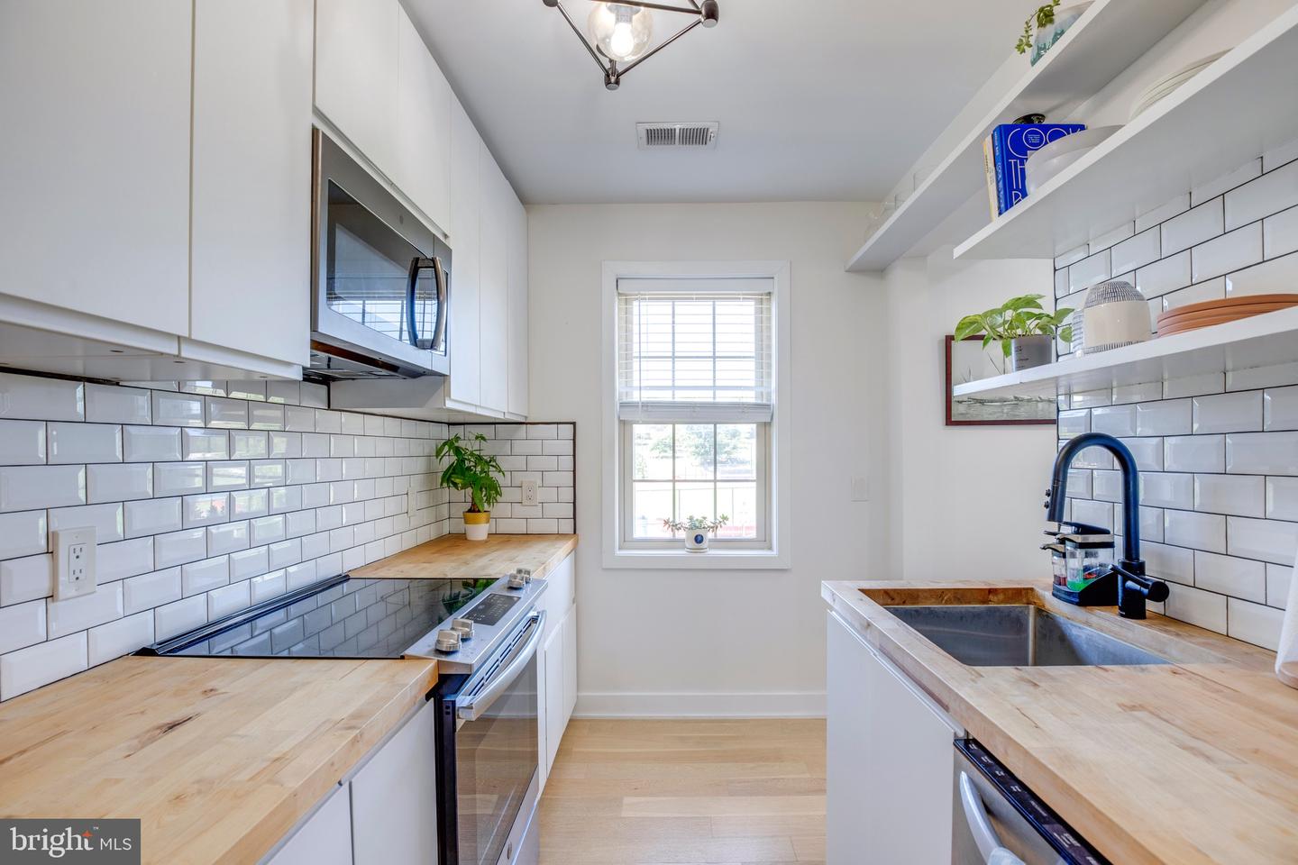 2625 3RD ST NE #203, WASHINGTON, District Of Columbia 20002, 2 Bedrooms Bedrooms, ,1 BathroomBathrooms,Residential,For sale,2625 3RD ST NE #203,DCDC2216020 MLS # DCDC2216020