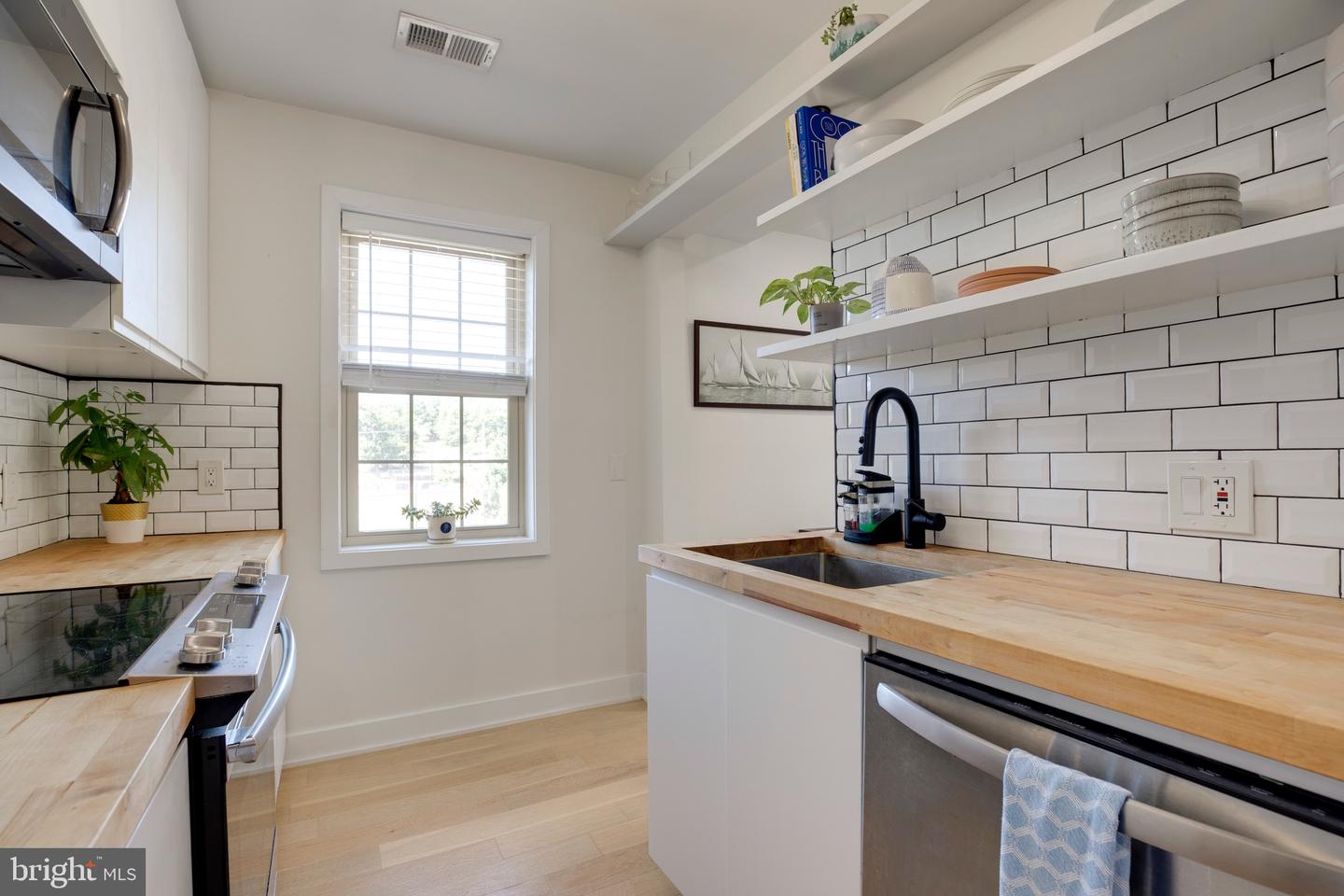 2625 3RD ST NE #203, WASHINGTON, District Of Columbia 20002, 2 Bedrooms Bedrooms, ,1 BathroomBathrooms,Residential,For sale,2625 3RD ST NE #203,DCDC2216020 MLS # DCDC2216020
