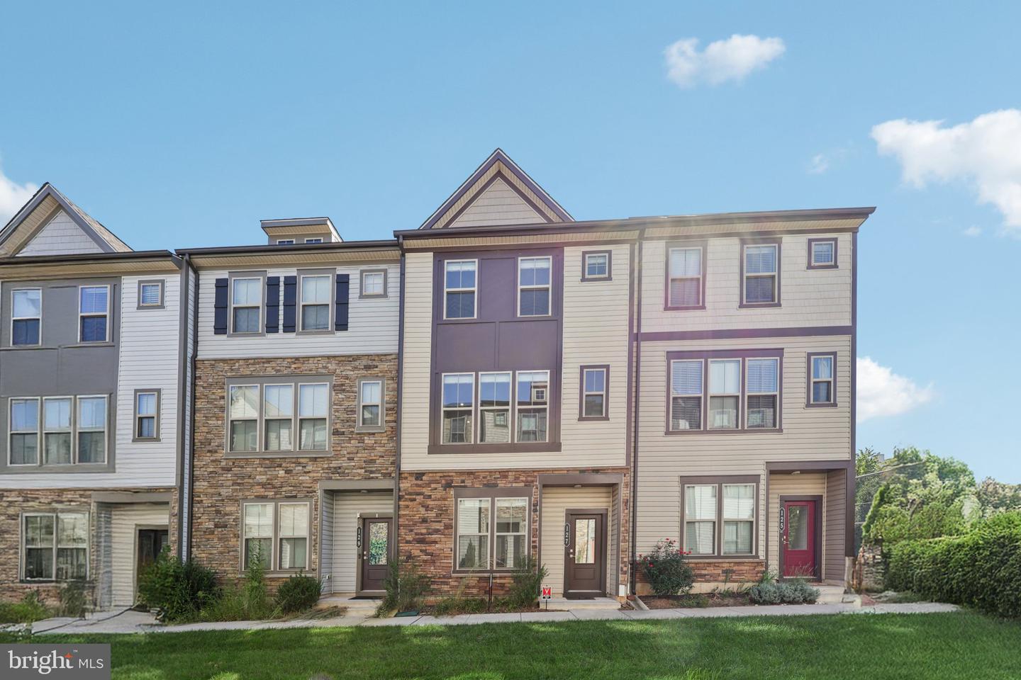 127 TOLOCKA TER NE, LEESBURG, Virginia 20176, 4 Bedrooms Bedrooms, ,3 BathroomsBathrooms,Residential,For sale,127 TOLOCKA TER NE,VALO2104988 MLS # VALO2104988