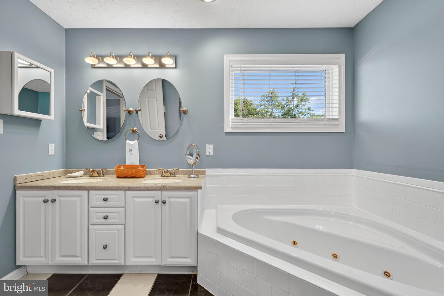 560 FAIR LN, WINCHESTER, Virginia 22603, 3 Bedrooms Bedrooms, 13 Rooms Rooms,2 BathroomsBathrooms,Residential,For sale,560 FAIR LN,VAFV2036314 MLS # VAFV2036314