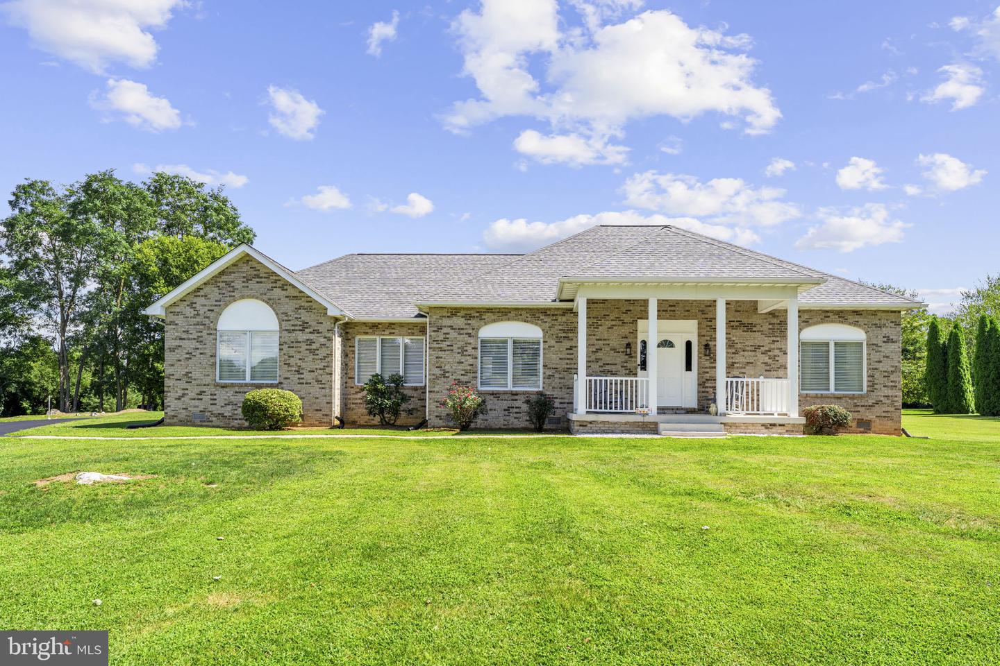 560 FAIR LN, WINCHESTER, Virginia 22603, 3 Bedrooms Bedrooms, 13 Rooms Rooms,2 BathroomsBathrooms,Residential,For sale,560 FAIR LN,VAFV2036314 MLS # VAFV2036314