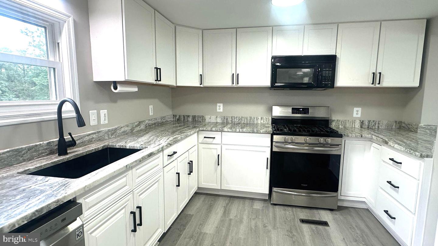 9715 BACK RD, MAURERTOWN, Virginia 22644, 2 Bedrooms Bedrooms, ,1 BathroomBathrooms,Residential,For sale,9715 BACK RD,VASH2012298 MLS # VASH2012298 9715 BACK RD, MAURERTOWN, Virginia 22644, 2 Bedrooms Bedrooms, ,1 BathroomBathrooms,Residential,For sale,9715 BACK RD,VASH2012298 MLS # VASH2012298