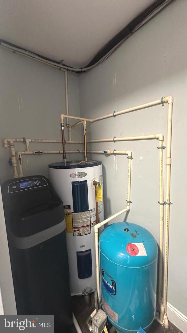 9715 BACK RD, MAURERTOWN, Virginia 22644, 2 Bedrooms Bedrooms, ,1 BathroomBathrooms,Residential,For sale,9715 BACK RD,VASH2012298 MLS # VASH2012298 9715 BACK RD, MAURERTOWN, Virginia 22644, 2 Bedrooms Bedrooms, ,1 BathroomBathrooms,Residential,For sale,9715 BACK RD,VASH2012298 MLS # VASH2012298