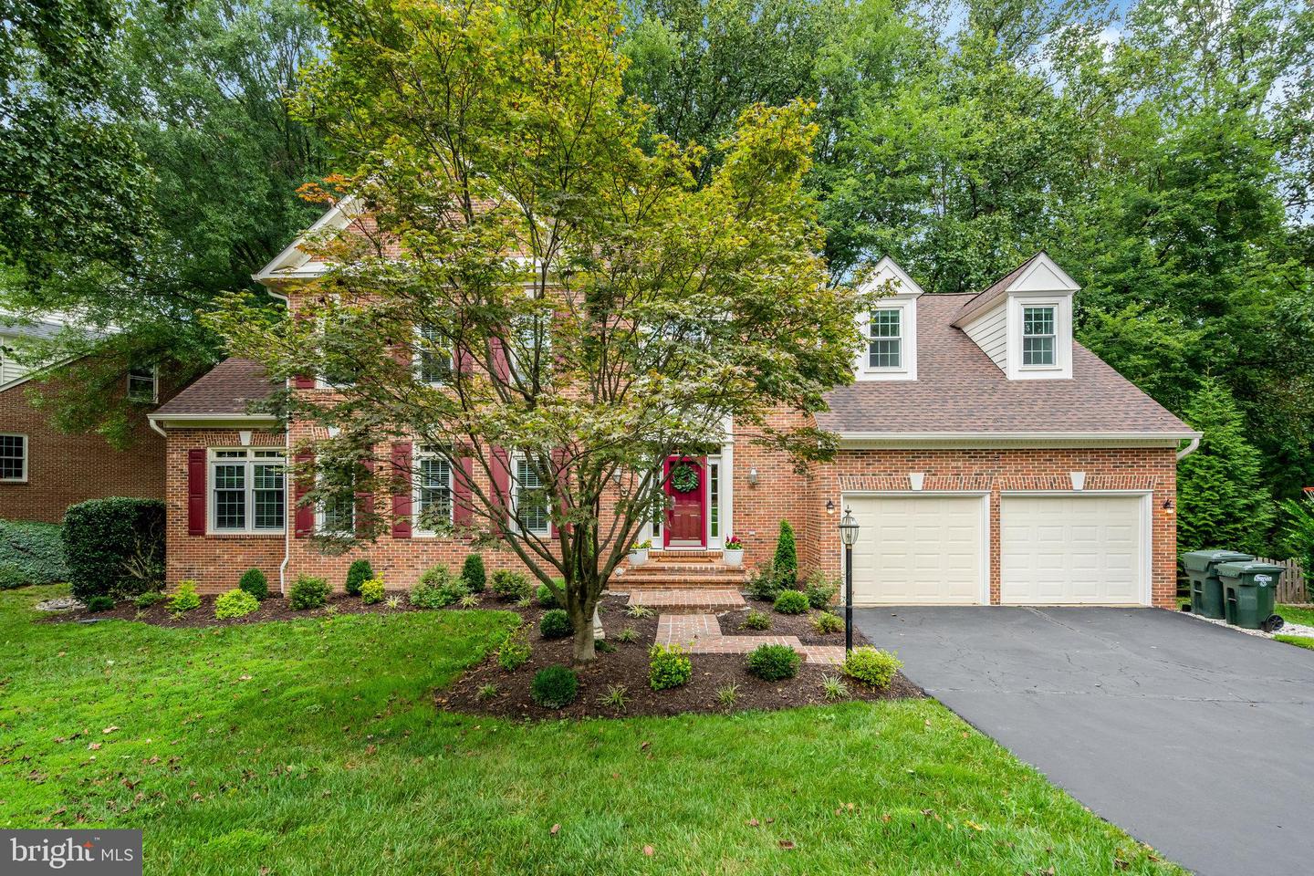 11181 LONGWOOD GROVE DR, RESTON, Virginia 20194, 5 Bedrooms Bedrooms, 18 Rooms Rooms,3 BathroomsBathrooms,Residential,For sale,11181 LONGWOOD GROVE DR,VAFX2262702 MLS # VAFX2262702