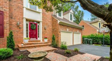 11181 LONGWOOD GROVE DR, RESTON, Virginia 20194, 5 Bedrooms Bedrooms, 18 Rooms Rooms,3 BathroomsBathrooms,Residential,For sale,11181 LONGWOOD GROVE DR,VAFX2262702 MLS # VAFX2262702