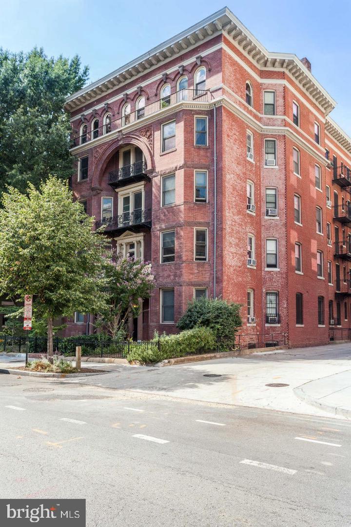 1419 R ST NW #33, WASHINGTON, District Of Columbia 20009, 2 Bedrooms Bedrooms, ,1 BathroomBathrooms,Residential,For sale,1419 R ST NW #33,DCDC2216378 MLS # DCDC2216378