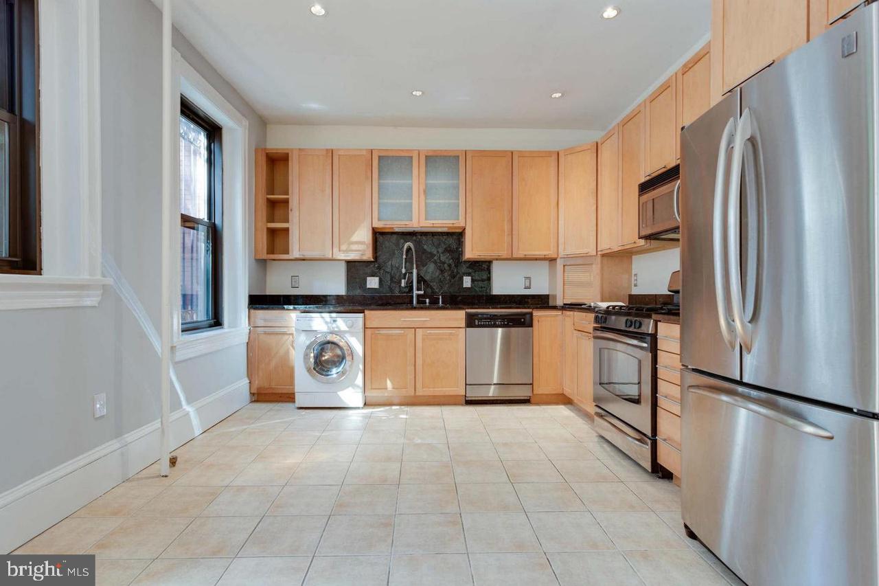 1419 R ST NW #33, WASHINGTON, District Of Columbia 20009, 2 Bedrooms Bedrooms, ,1 BathroomBathrooms,Residential,For sale,1419 R ST NW #33,DCDC2216378 MLS # DCDC2216378