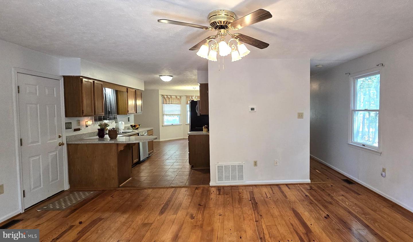 100 GREENBRIAR CIR, CROSS JUNCTION, Virginia 22625, 3 Bedrooms Bedrooms, ,2 BathroomsBathrooms,Residential,For sale,100 GREENBRIAR CIR,VAFV2036362 MLS # VAFV2036362