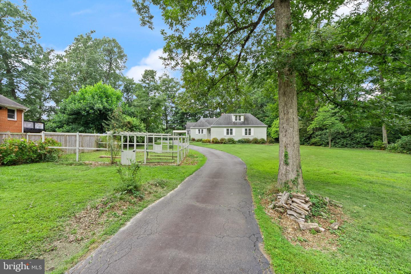 7551 MARSHALL DR, ANNANDALE, Virginia 22003, 4 Bedrooms Bedrooms, ,3 BathroomsBathrooms,Residential,For sale,7551 MARSHALL DR,VAFX2262888 MLS # VAFX2262888