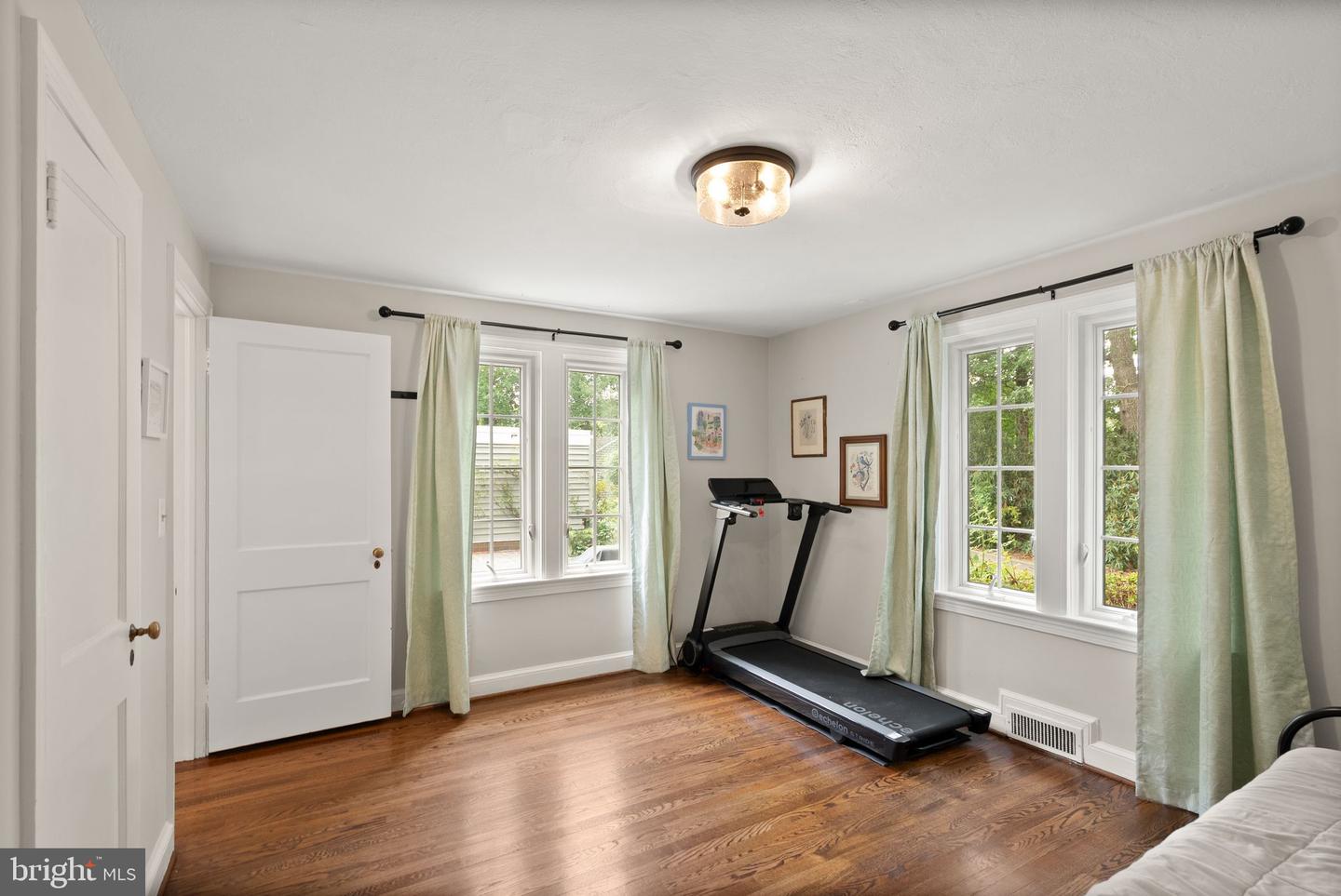 7551 MARSHALL DR, ANNANDALE, Virginia 22003, 4 Bedrooms Bedrooms, ,3 BathroomsBathrooms,Residential,For sale,7551 MARSHALL DR,VAFX2262888 MLS # VAFX2262888