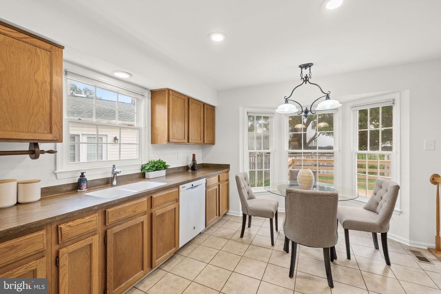 6739 MORNING RIDE CIR, ALEXANDRIA, Virginia 22315, 4 Bedrooms Bedrooms, ,3 BathroomsBathrooms,Residential,For sale,6739 MORNING RIDE CIR,VAFX2262992 MLS # VAFX2262992