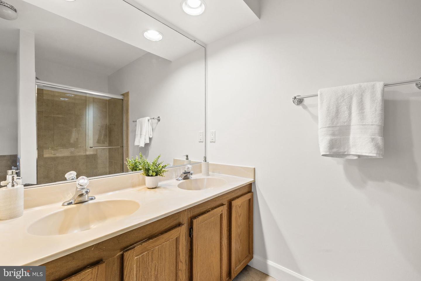 6739 MORNING RIDE CIR, ALEXANDRIA, Virginia 22315, 4 Bedrooms Bedrooms, ,3 BathroomsBathrooms,Residential,For sale,6739 MORNING RIDE CIR,VAFX2262992 MLS # VAFX2262992
