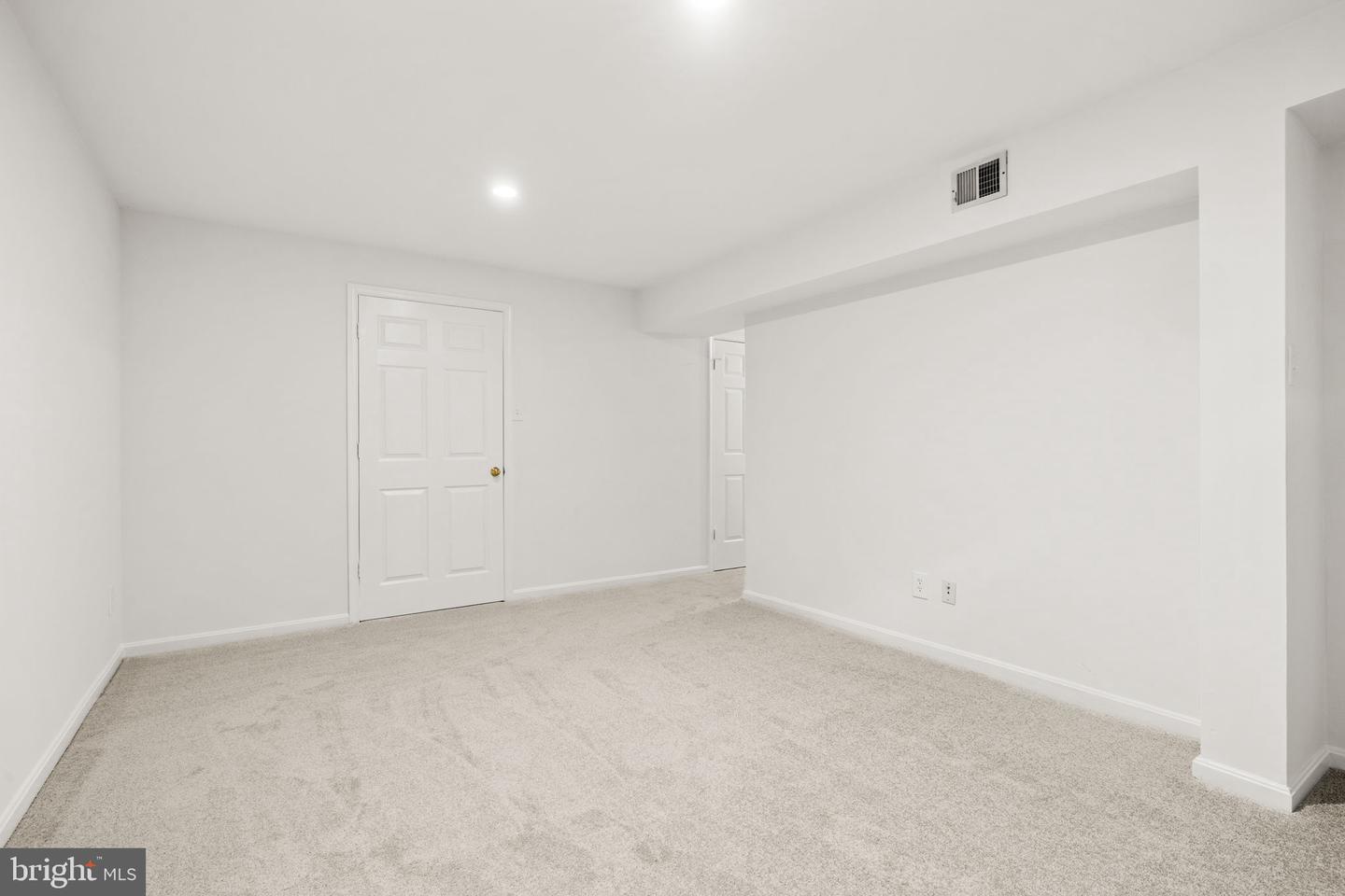6739 MORNING RIDE CIR, ALEXANDRIA, Virginia 22315, 4 Bedrooms Bedrooms, ,3 BathroomsBathrooms,Residential,For sale,6739 MORNING RIDE CIR,VAFX2262992 MLS # VAFX2262992