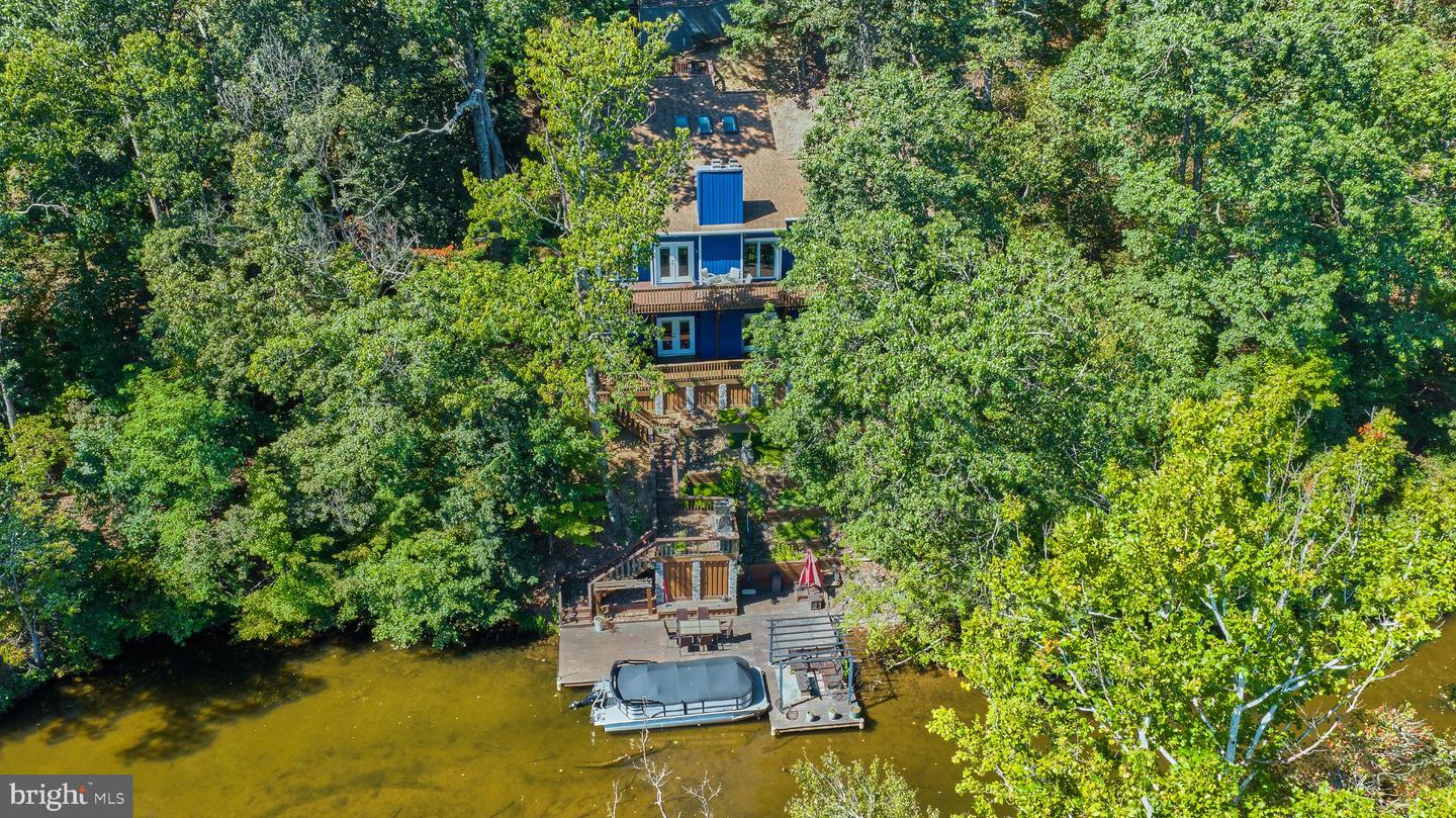 1233 LAKEVIEW DR, CROSS JUNCTION, Virginia 22625, 5 Bedrooms Bedrooms, 8 Rooms Rooms,2 BathroomsBathrooms,Residential,For sale,1233 LAKEVIEW DR,VAFV2036390 MLS # VAFV2036390