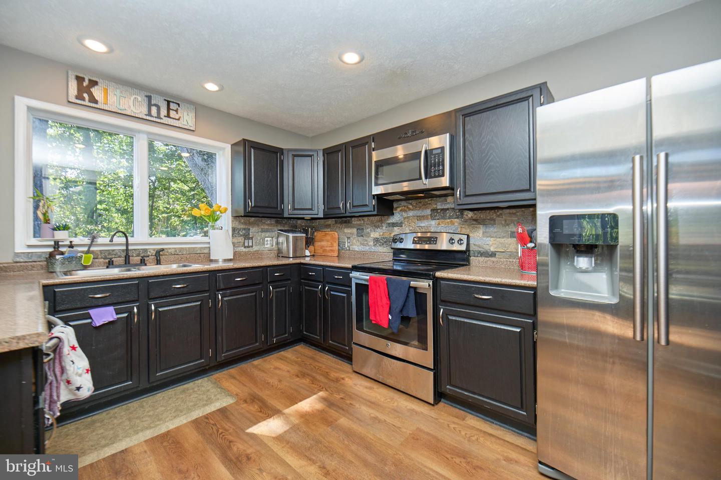 1233 LAKEVIEW DR, CROSS JUNCTION, Virginia 22625, 5 Bedrooms Bedrooms, 8 Rooms Rooms,2 BathroomsBathrooms,Residential,For sale,1233 LAKEVIEW DR,VAFV2036390 MLS # VAFV2036390