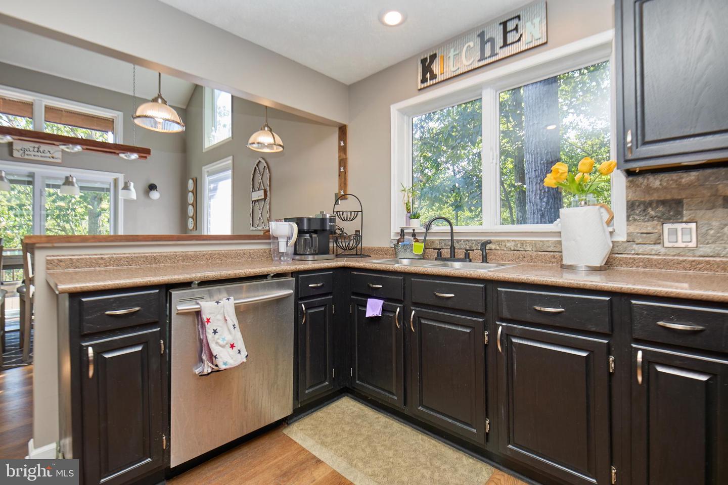 1233 LAKEVIEW DR, CROSS JUNCTION, Virginia 22625, 5 Bedrooms Bedrooms, 8 Rooms Rooms,2 BathroomsBathrooms,Residential,For sale,1233 LAKEVIEW DR,VAFV2036390 MLS # VAFV2036390