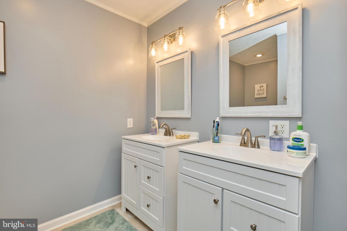 1233 LAKEVIEW DR, CROSS JUNCTION, Virginia 22625, 5 Bedrooms Bedrooms, 8 Rooms Rooms,2 BathroomsBathrooms,Residential,For sale,1233 LAKEVIEW DR,VAFV2036390 MLS # VAFV2036390
