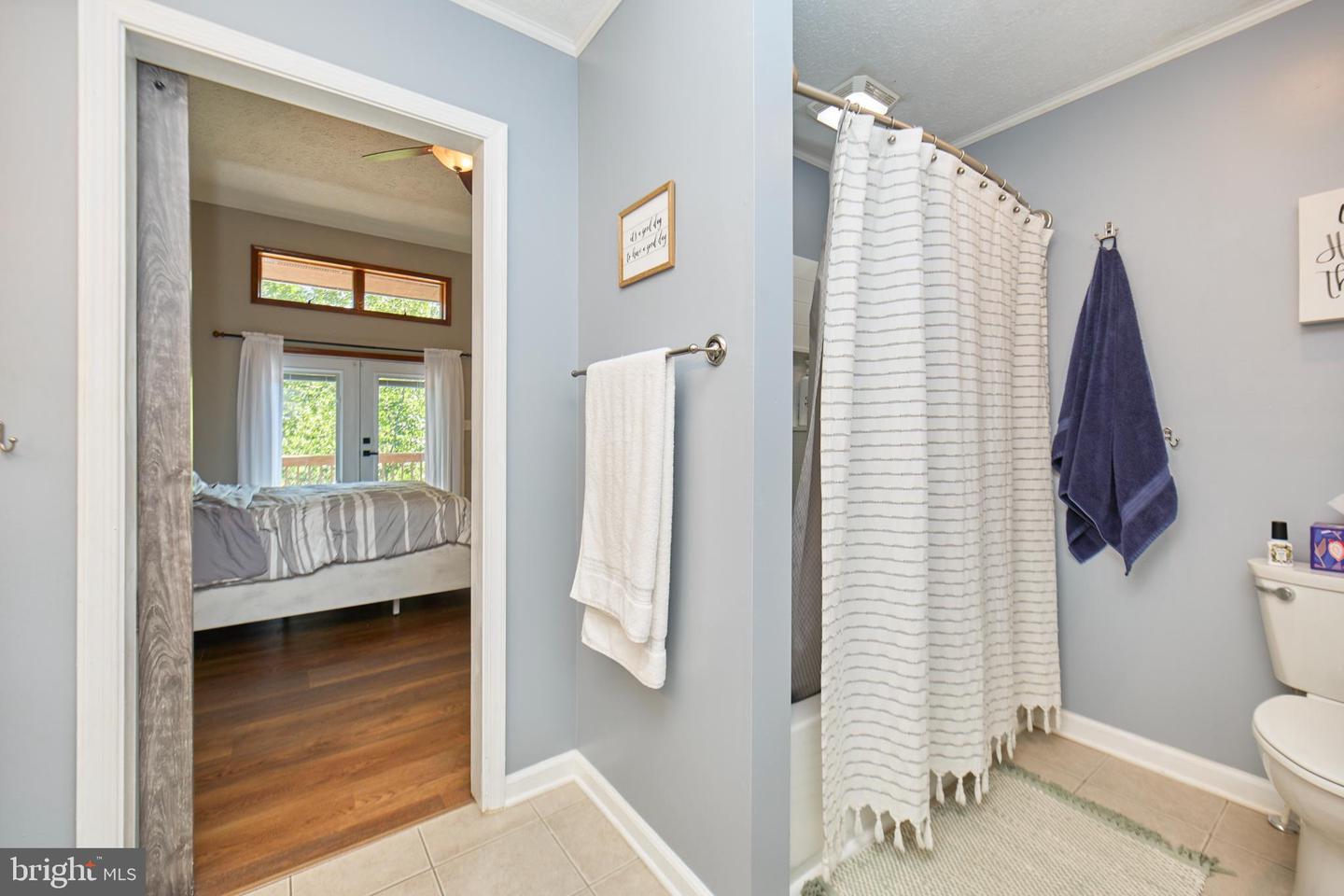 1233 LAKEVIEW DR, CROSS JUNCTION, Virginia 22625, 5 Bedrooms Bedrooms, 8 Rooms Rooms,2 BathroomsBathrooms,Residential,For sale,1233 LAKEVIEW DR,VAFV2036390 MLS # VAFV2036390